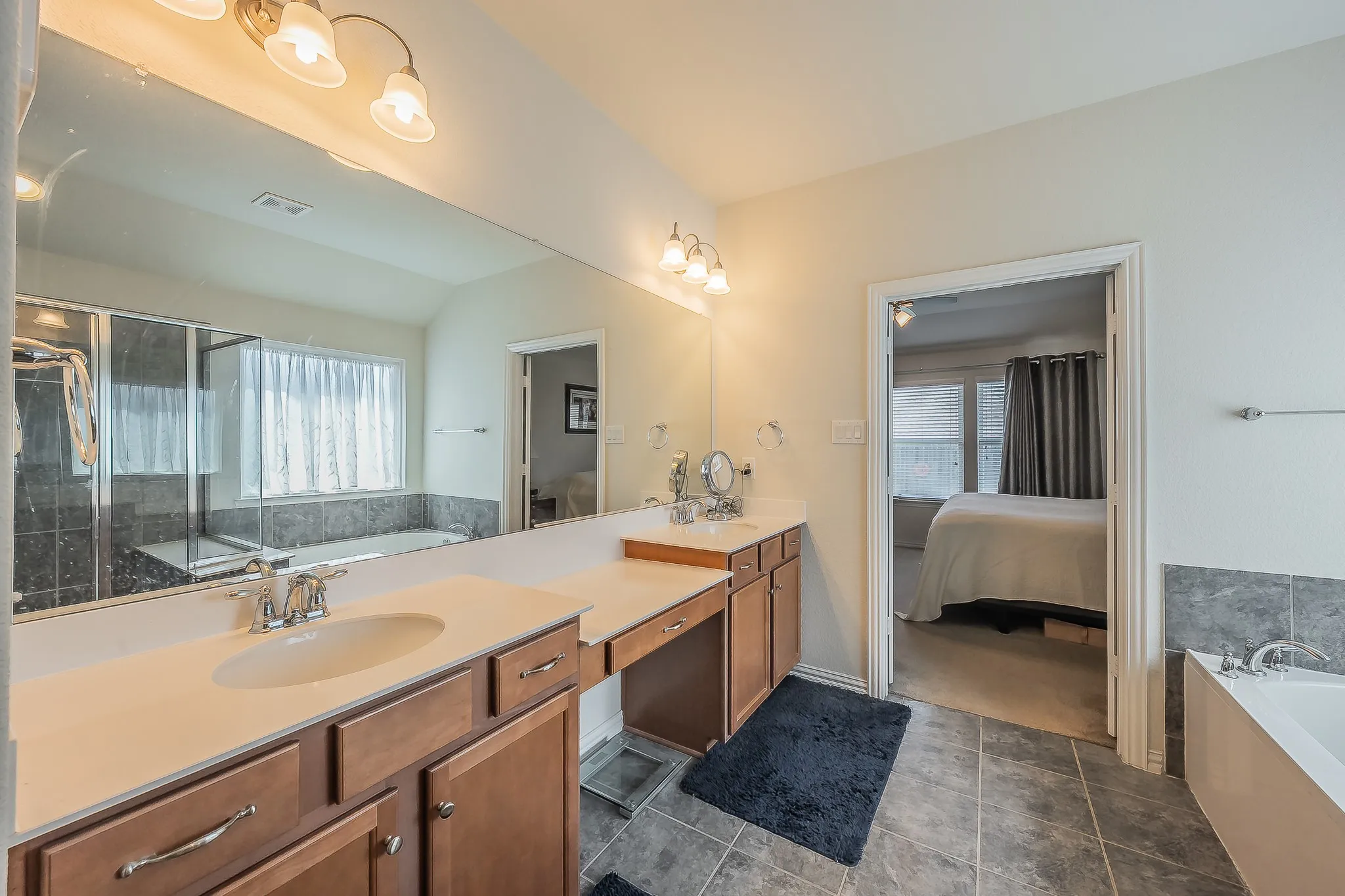 Single Family Residence For Sale in Tarrant County , 1908 Brahorn Lane, Fort Worth, Texas 76131, 3 Bedroom, 2 Bathroom, 2 Garage spaces, 2,462 Sqft, built in 2016, mls#21339810, Real Estate Agent in Fort Worth, Homes For Sale in Tarrant county, Homes For Sale in Fort Worth, Realtor in Fort Worth Texas, Real Estate Brokerage Independent Realty Texas, Luminita Cordes Realtor