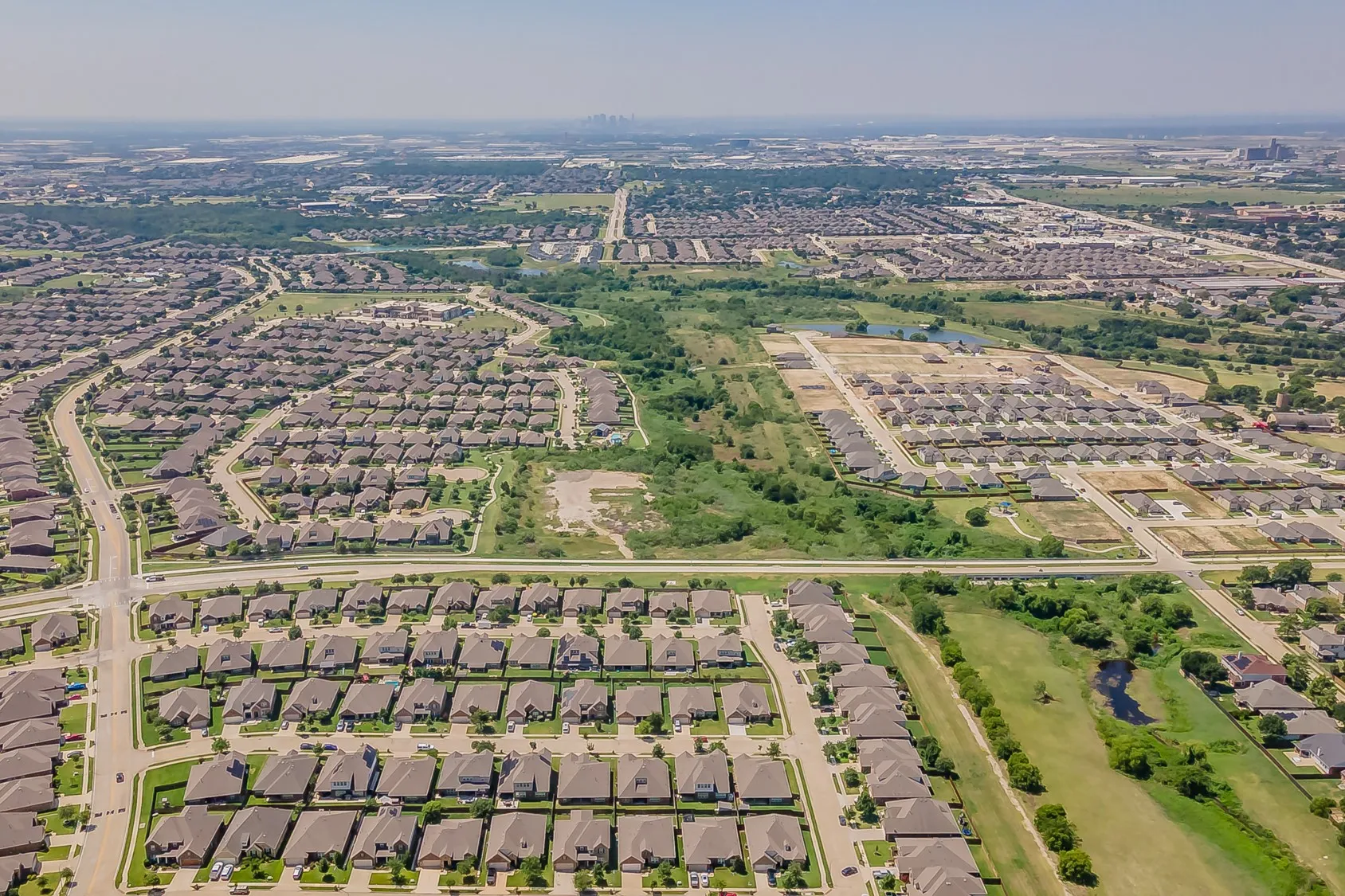 Single Family Residence For Sale in Tarrant County , 1908 Brahorn Lane, Fort Worth, Texas 76131, 3 Bedroom, 2 Bathroom, 2 Garage spaces, 2,462 Sqft, built in 2016, mls#21339810, Real Estate Agent in Fort Worth, Homes For Sale in Tarrant county, Homes For Sale in Fort Worth, Realtor in Fort Worth Texas, Real Estate Brokerage Independent Realty Texas, Luminita Cordes Realtor