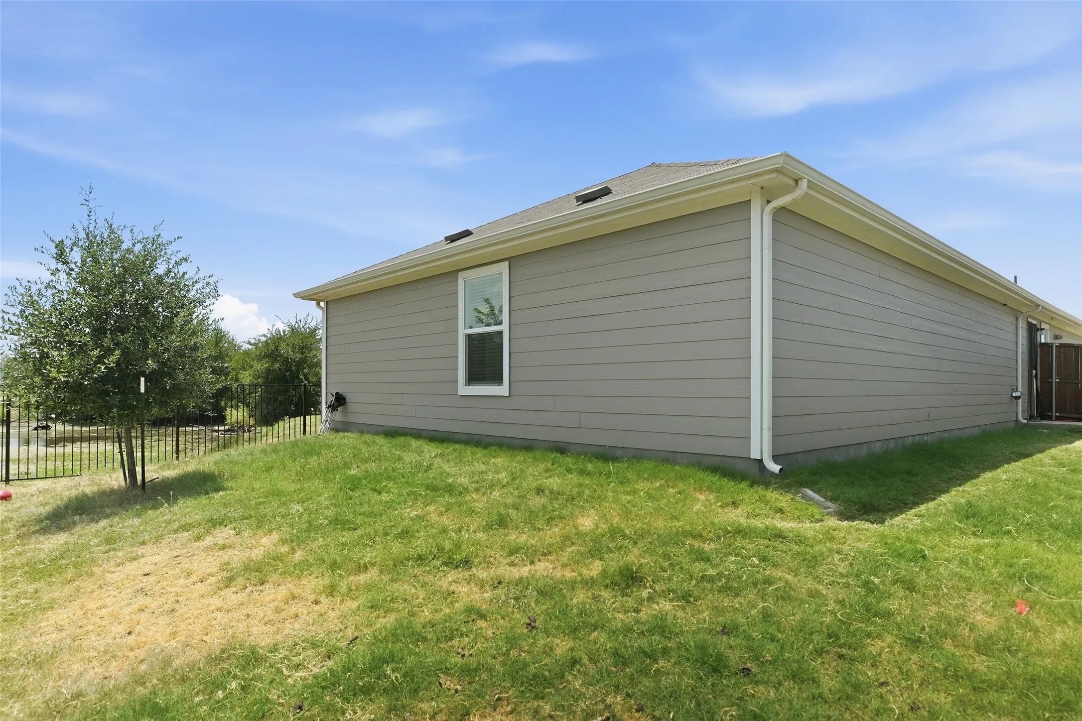 Single Family Residence For Rent in Denton County , 4032 Criollo Court, Providence Village, Texas 76227, 3 Bedroom, 2 Bathroom, 2 Garage spaces, 1,436 Sqft, built in 2024, mls#21339747, Real Estate Agent in Providence Village, Homes For Rent in Denton county, Homes For Rent in Providence Village, Realtor in Providence Village Texas, Real Estate Brokerage Independent Realty Texas, Luminita Cordes Realtor