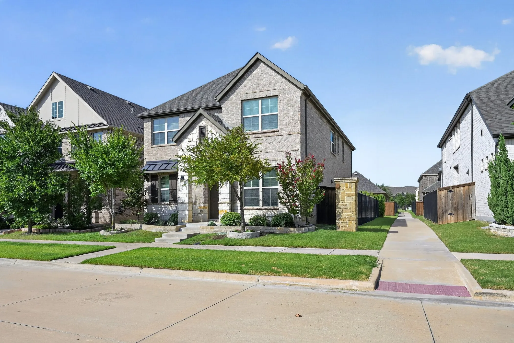 Single Family Residence For Sale in Dallas County , 12780 Friar Street, Farmers Branch, Texas 75234, 3 Bedroom, 3 Bathroom, 2 Garage spaces, 2,590 Sqft, built in 2020, mls#21337121, Real Estate Agent in Farmers Branch, Homes For Sale in Dallas county, Homes For Sale in Farmers Branch, Realtor in Farmers Branch Texas, Real Estate Brokerage Independent Realty Texas, Luminita Cordes Realtor
