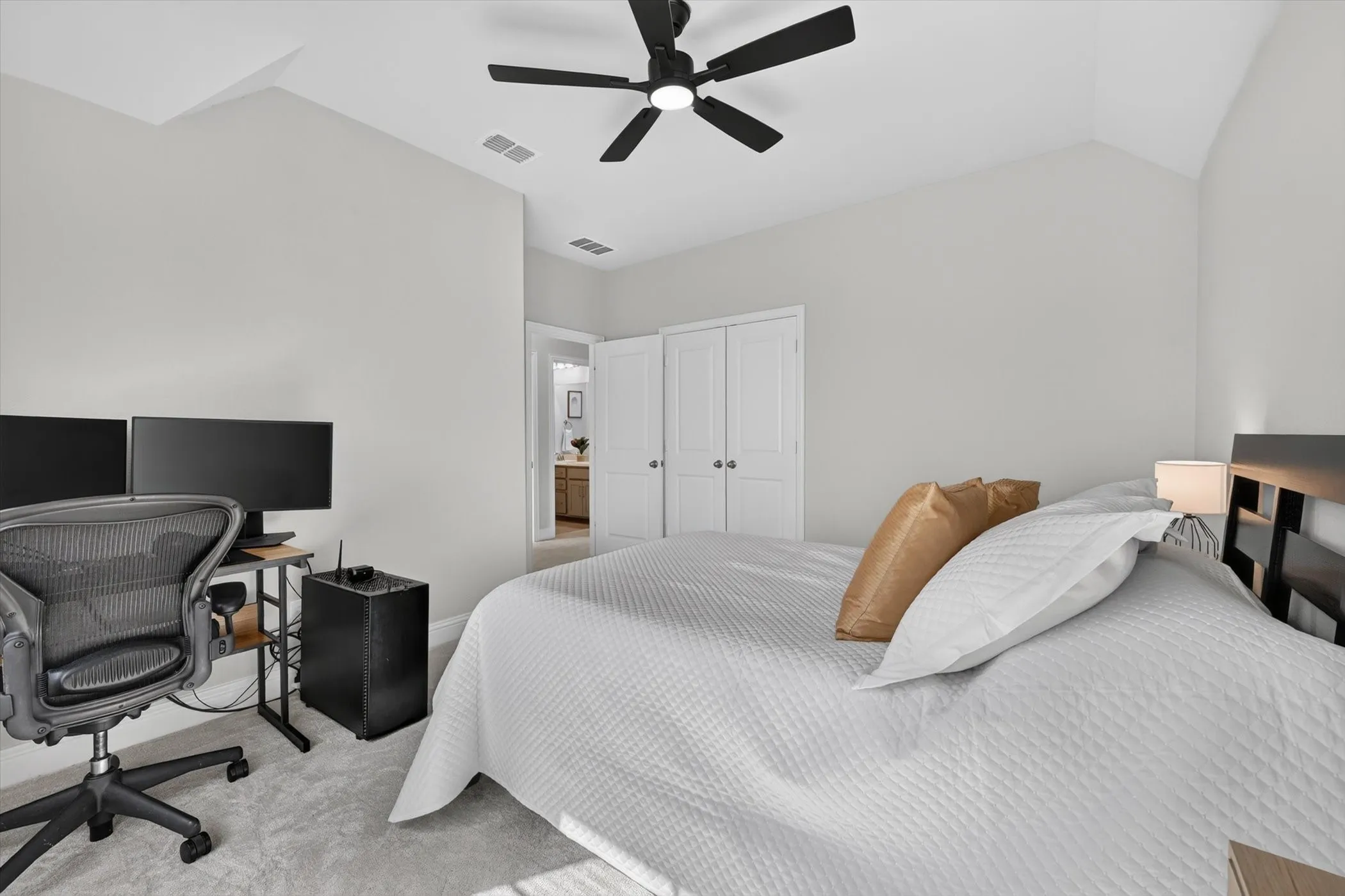 Secondary bedroom