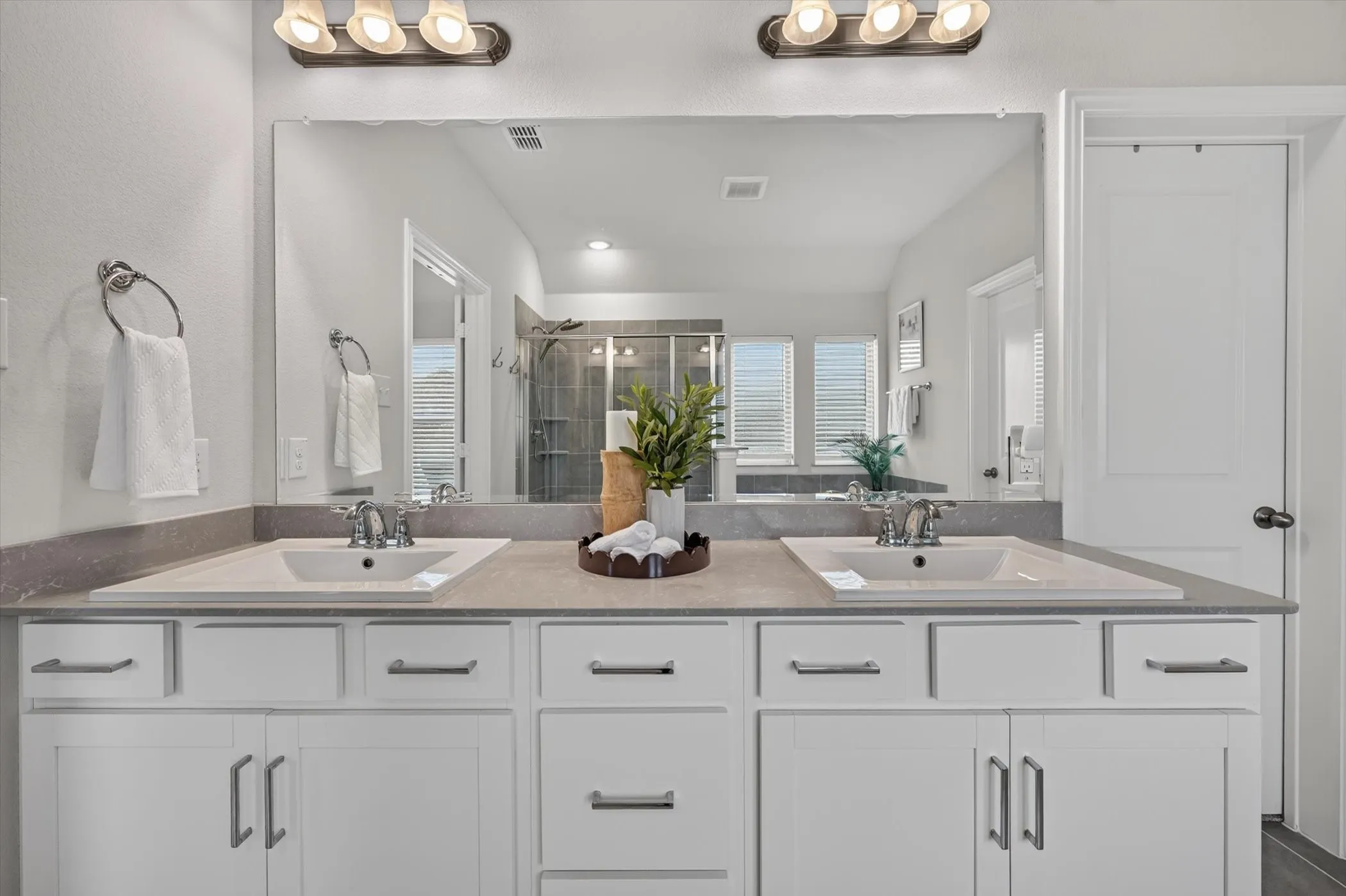 Primary ensuite bath