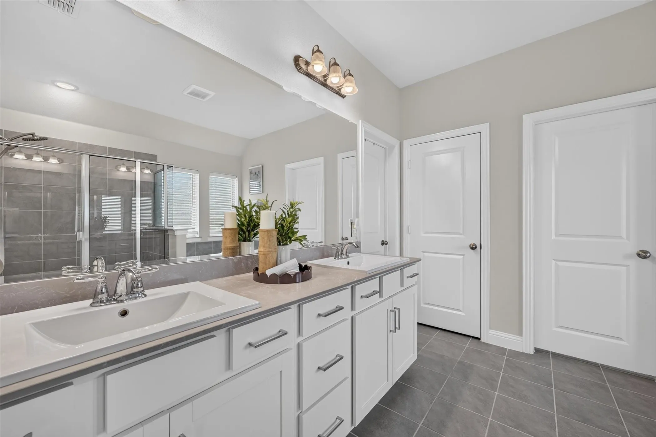 Primary ensuite bath