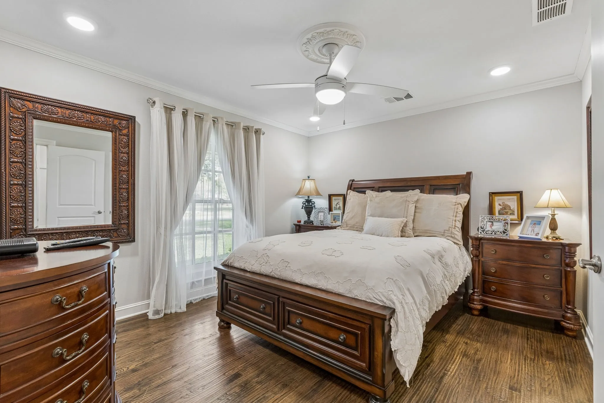 Secondary bedroom