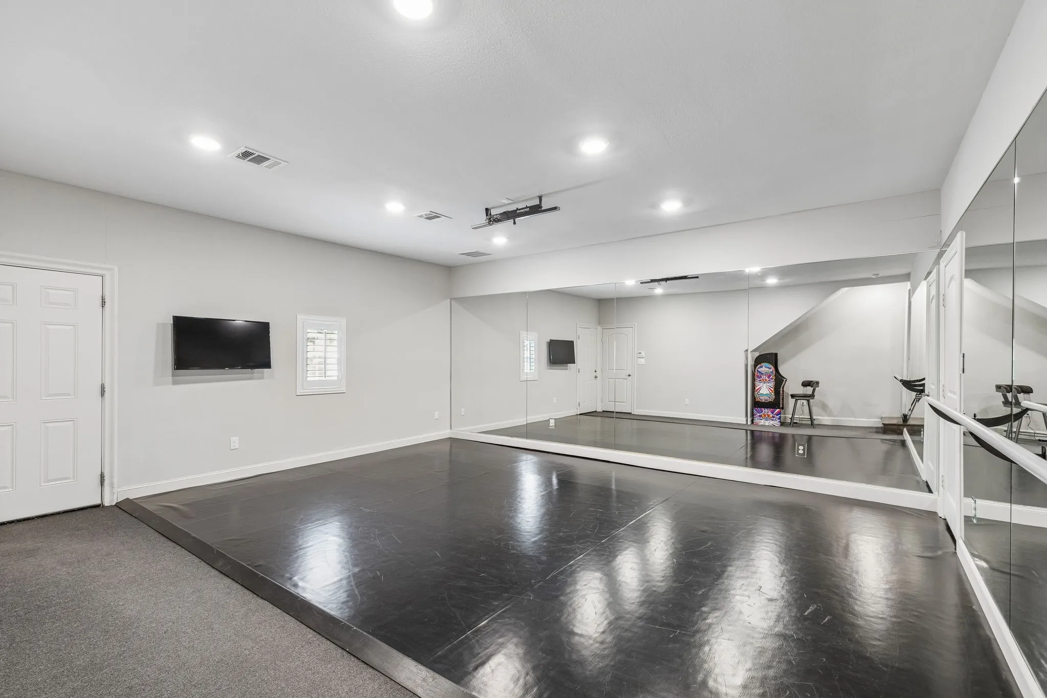 Large bonus room