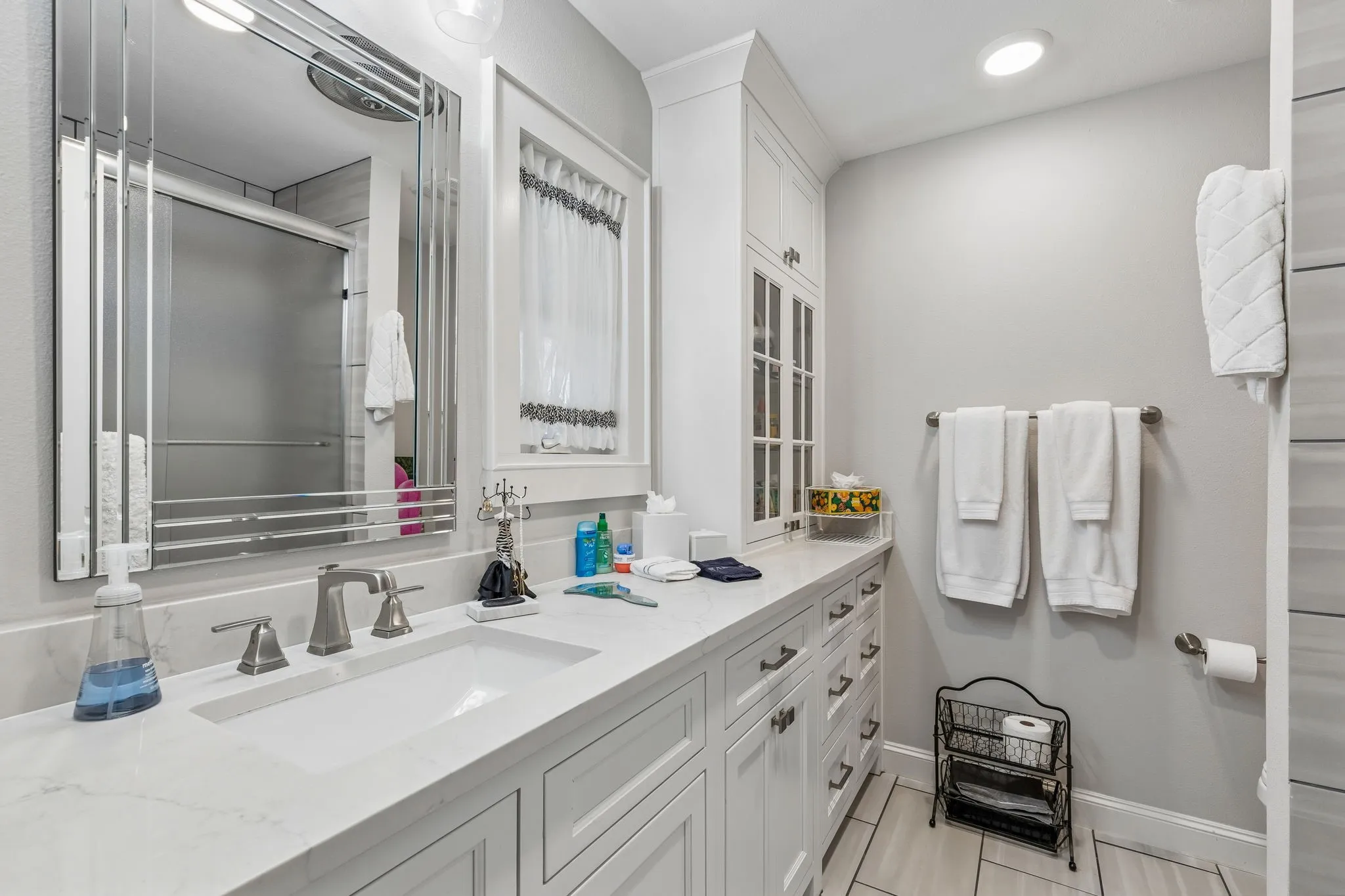 Spacious secondary bath