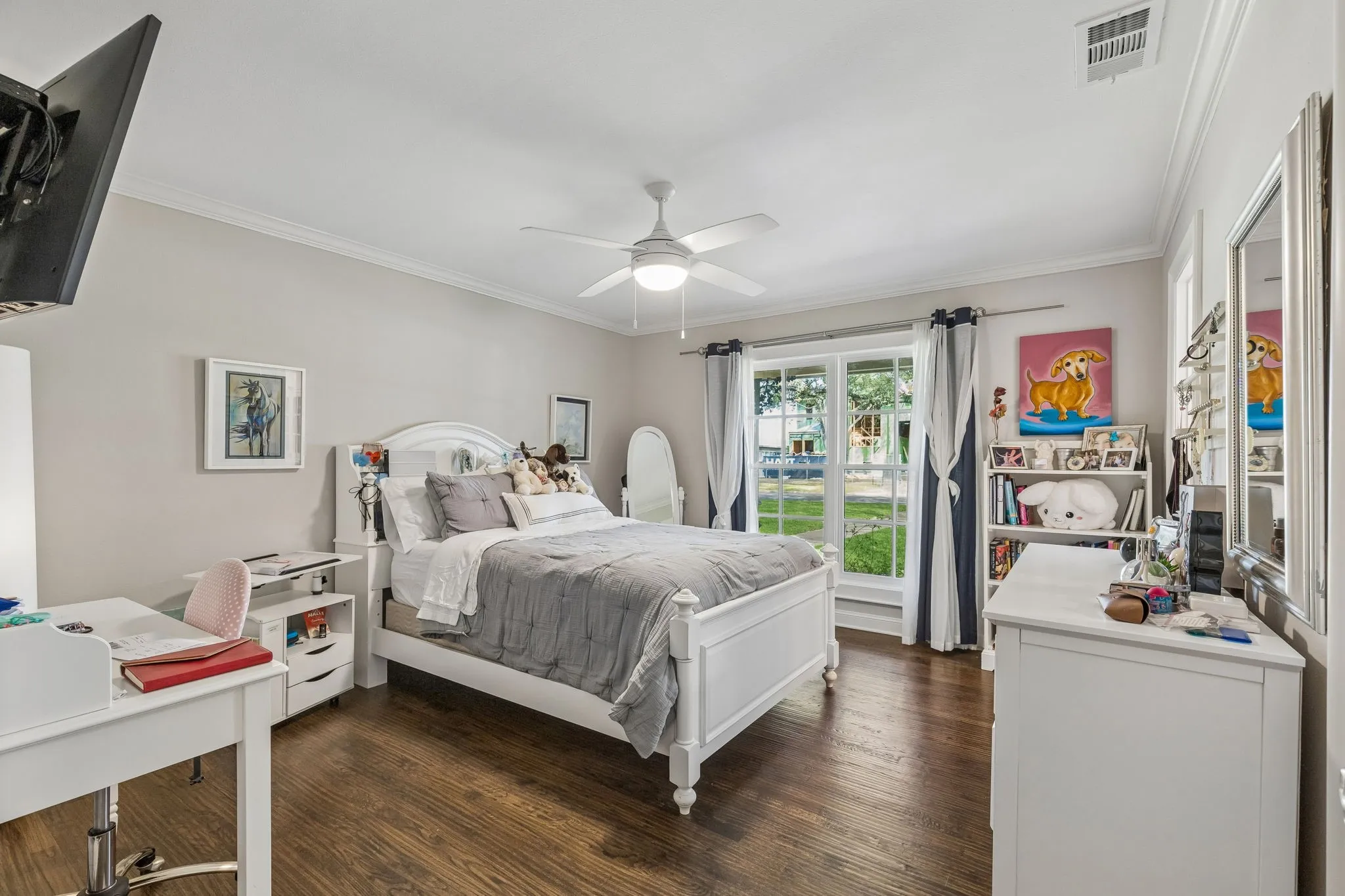 Secondary bedroom