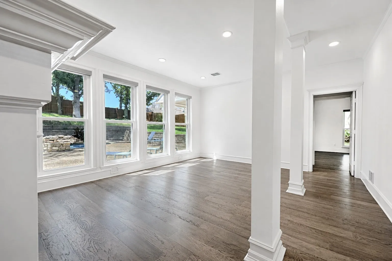 Single Family Residence For Sale in Denton County , 515 Craig Circle, Highland Village, Texas 75077, 4 Bedroom, 4 Bathroom, 2 Garage spaces, 3,021 Sqft, built in 1987, mls#21339645, Real Estate Agent in Highland Village, Homes For Sale in Denton county, Homes For Sale in Highland Village, Realtor in Highland Village Texas, Real Estate Brokerage Independent Realty Texas, Luminita Cordes Realtor