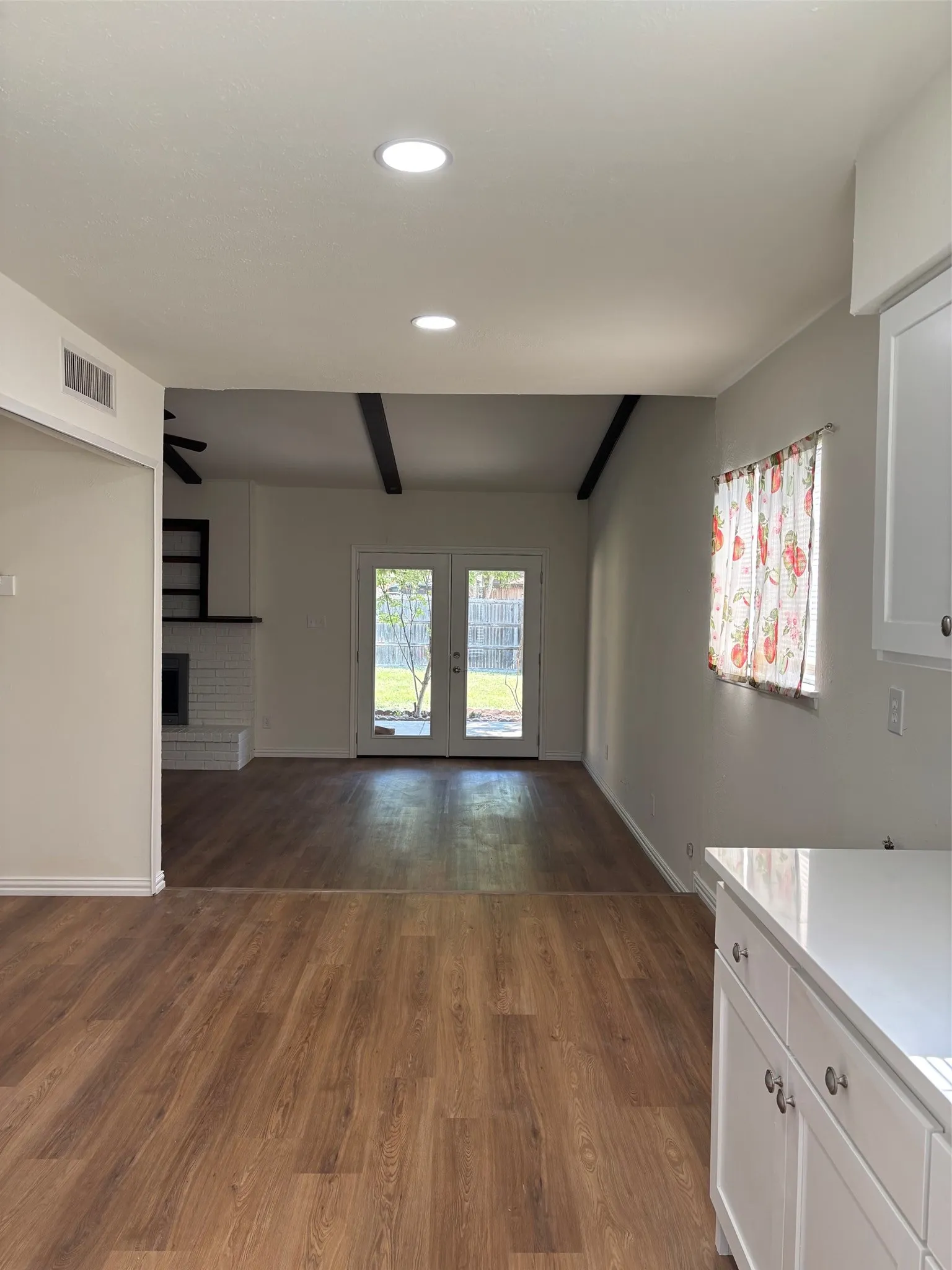 Single Family Residence For Rent in Dallas County , 522 Woodhurst Drive, Coppell, Texas 75019, 3 Bedroom, 2 Bathroom, 2 Garage spaces, 1,673 Sqft, built in 1979, mls#21336957, Real Estate Agent in Coppell, Homes For Rent in Dallas county, Homes For Rent in Coppell, Realtor in Coppell Texas, Real Estate Brokerage Independent Realty Texas, Luminita Cordes Realtor