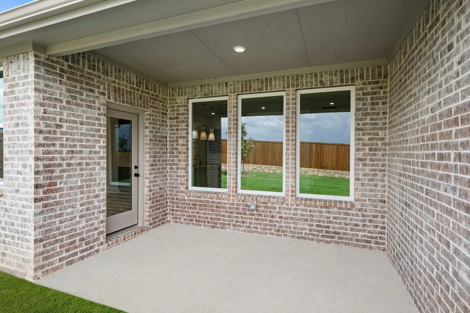 645 Tyronza- Back-3