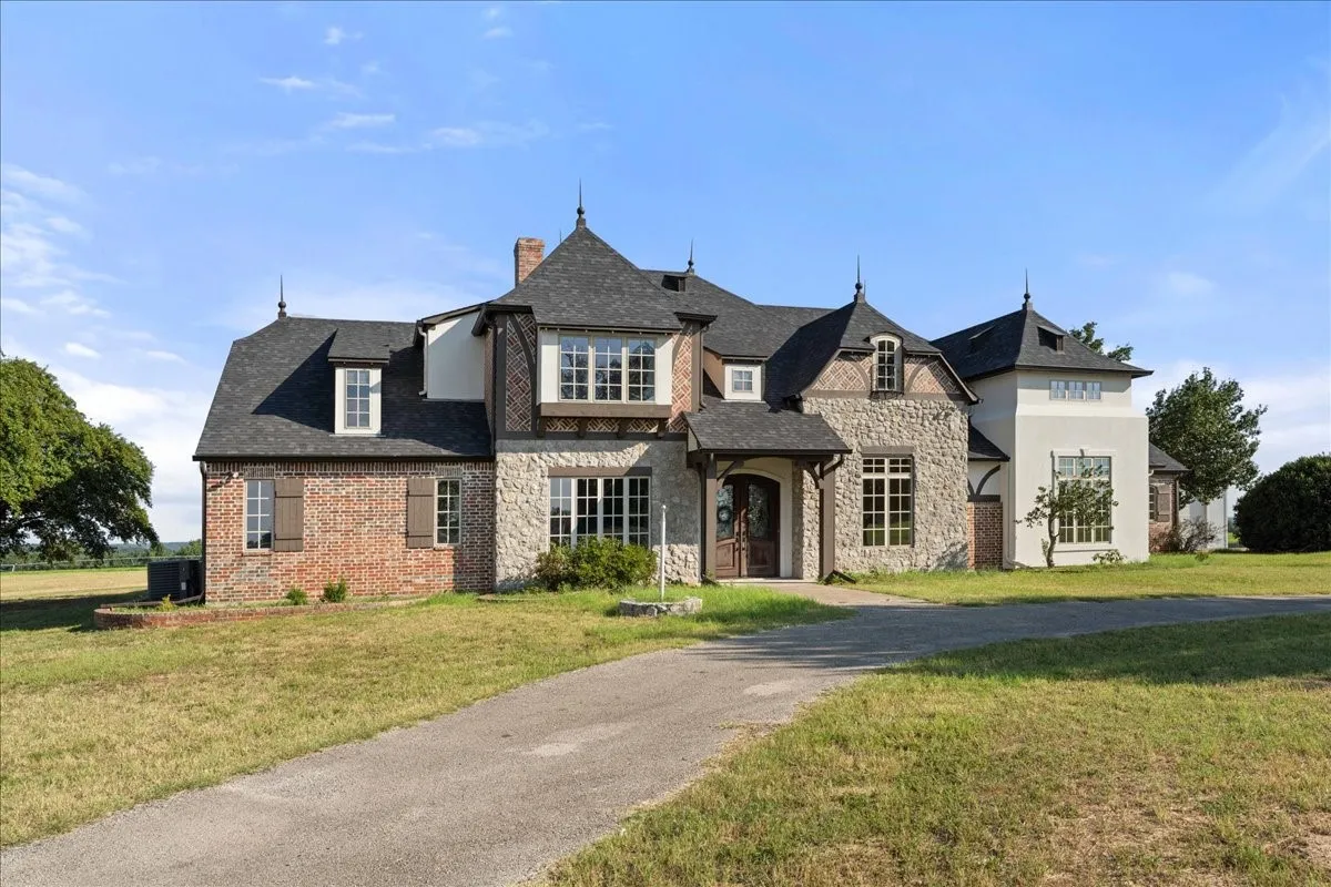 Single Family Residence For Sale in Smith County , 1442 County Road 313 E, Tyler, Texas 75706, 4 Bedrooms, 5 Bathrooms, 2 Garage spaces, 7,296 Sqft, built in 2007, Price $3,500,000, mls#21339856, Real Estate Agent in Tyler, Homes For Sale in Smith county, Homes For Sale in Tyler, Realtor in Tyler Texas, Real Estate Brokerage Independent Realty Texas, Luminita Cordes Realtor