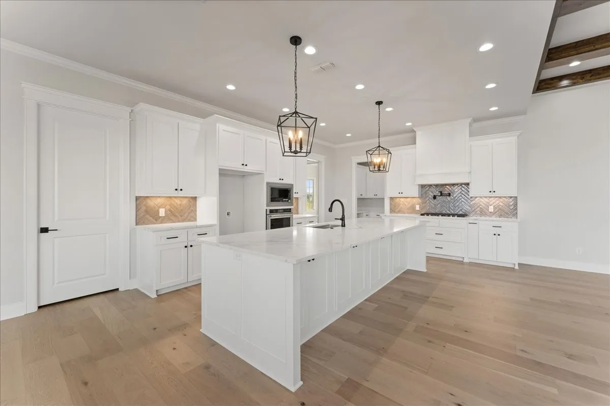 Single Family Residence For Sale in Smith County , 1442 County Road 313 E, Tyler, Texas 75706, 4 Bedrooms, 5 Bathrooms, 2 Garage spaces, 7,296 Sqft, built in 2007, Price $3,500,000, mls#21339856, Real Estate Agent in Tyler, Homes For Sale in Smith county, Homes For Sale in Tyler, Realtor in Tyler Texas, Real Estate Brokerage Independent Realty Texas, Luminita Cordes Realtor