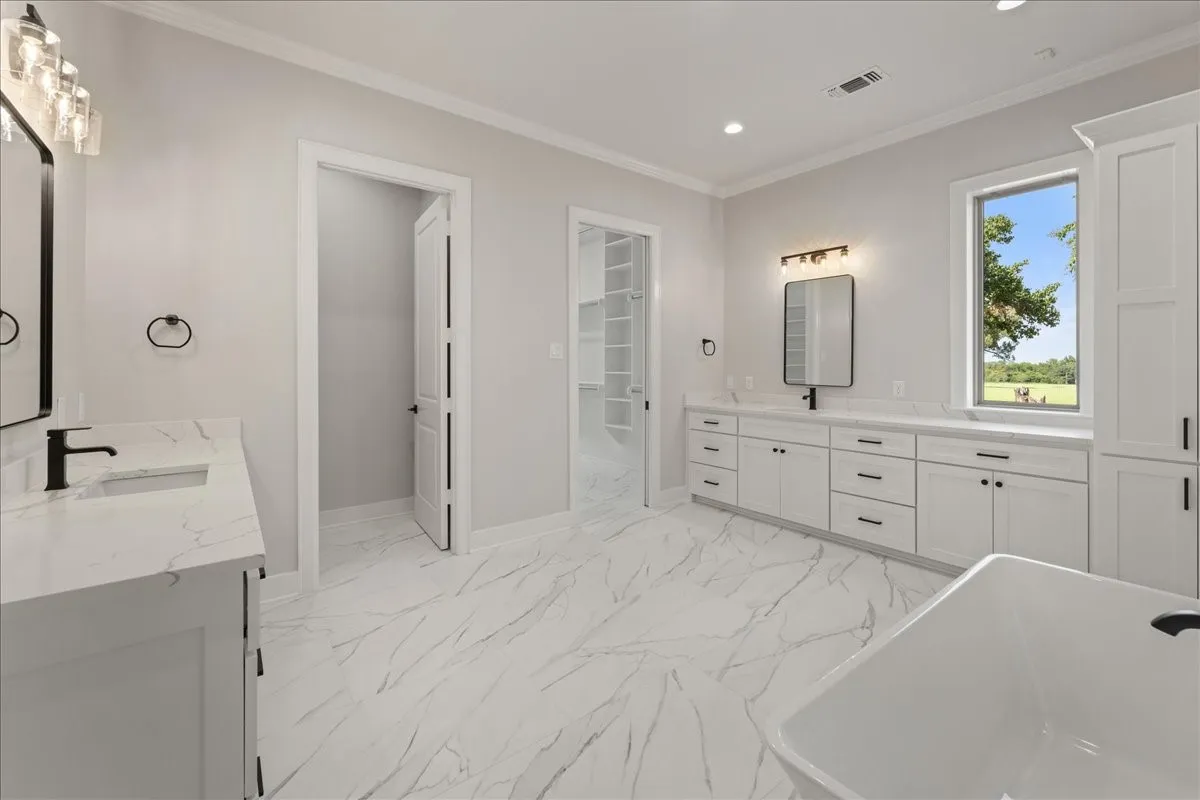 Single Family Residence For Sale in Smith County , 1442 County Road 313 E, Tyler, Texas 75706, 4 Bedrooms, 5 Bathrooms, 2 Garage spaces, 7,296 Sqft, built in 2007, Price $3,500,000, mls#21339856, Real Estate Agent in Tyler, Homes For Sale in Smith county, Homes For Sale in Tyler, Realtor in Tyler Texas, Real Estate Brokerage Independent Realty Texas, Luminita Cordes Realtor