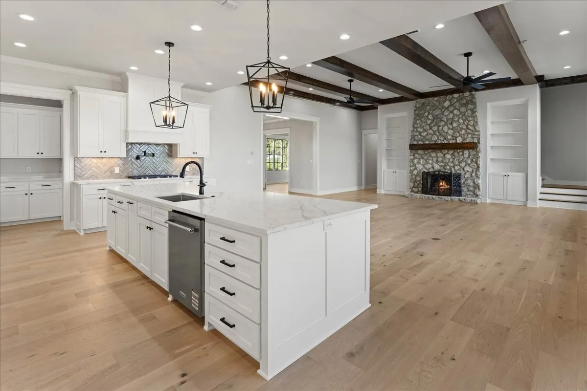 Single Family Residence For Sale in Smith County , 1442 County Road 313 E, Tyler, Texas 75706, 4 Bedrooms, 5 Bathrooms, 2 Garage spaces, 7,296 Sqft, built in 2007, Price $3,500,000, mls#21339856, Real Estate Agent in Tyler, Homes For Sale in Smith county, Homes For Sale in Tyler, Realtor in Tyler Texas, Real Estate Brokerage Independent Realty Texas, Luminita Cordes Realtor