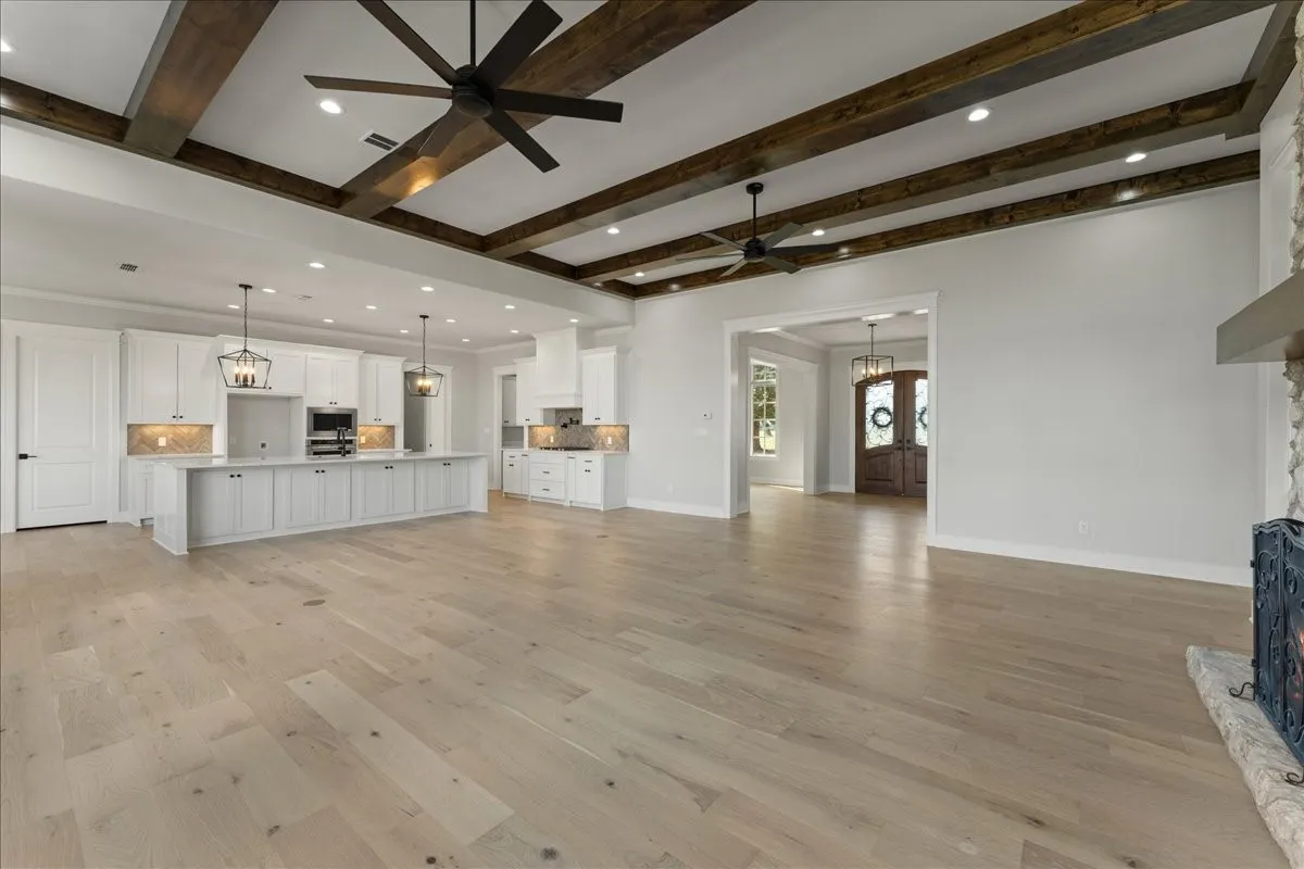 Single Family Residence For Sale in Smith County , 1442 County Road 313 E, Tyler, Texas 75706, 4 Bedrooms, 5 Bathrooms, 2 Garage spaces, 7,296 Sqft, built in 2007, Price $3,500,000, mls#21339856, Real Estate Agent in Tyler, Homes For Sale in Smith county, Homes For Sale in Tyler, Realtor in Tyler Texas, Real Estate Brokerage Independent Realty Texas, Luminita Cordes Realtor