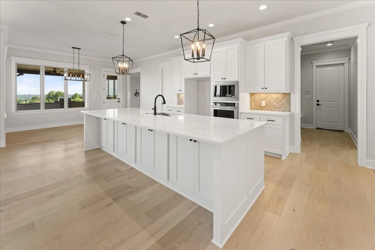 Single Family Residence For Sale in Smith County , 1442 County Road 313 E, Tyler, Texas 75706, 4 Bedrooms, 5 Bathrooms, 2 Garage spaces, 7,296 Sqft, built in 2007, Price $3,500,000, mls#21339856, Real Estate Agent in Tyler, Homes For Sale in Smith county, Homes For Sale in Tyler, Realtor in Tyler Texas, Real Estate Brokerage Independent Realty Texas, Luminita Cordes Realtor