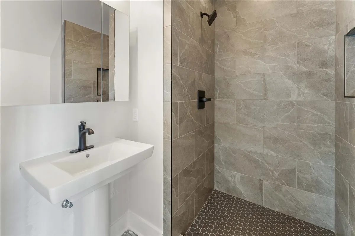 Single Family Residence For Sale in Smith County , 1442 County Road 313 E, Tyler, Texas 75706, 4 Bedrooms, 5 Bathrooms, 2 Garage spaces, 7,296 Sqft, built in 2007, Price $3,500,000, mls#21339856, Real Estate Agent in Tyler, Homes For Sale in Smith county, Homes For Sale in Tyler, Realtor in Tyler Texas, Real Estate Brokerage Independent Realty Texas, Luminita Cordes Realtor