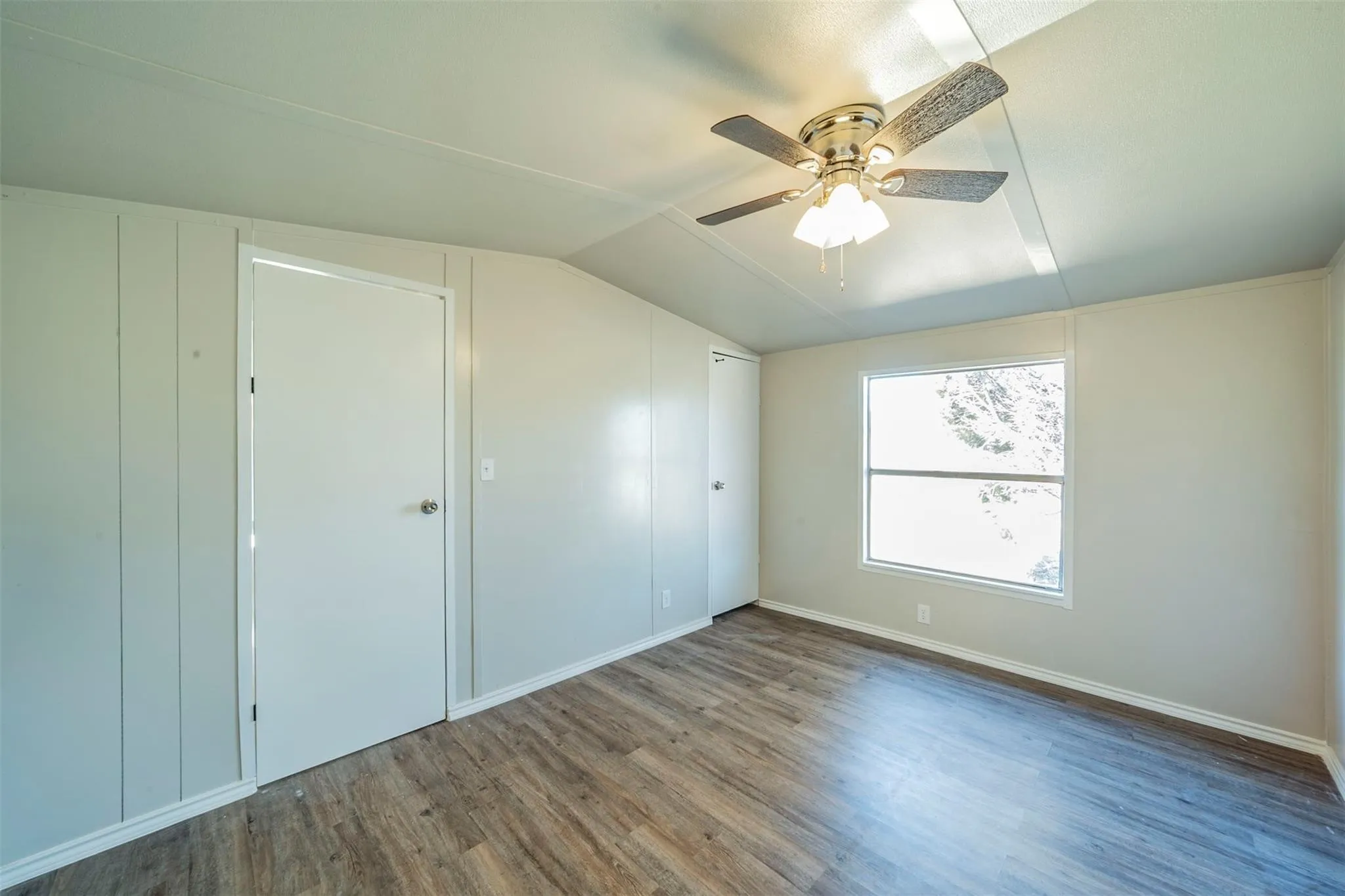 Mobile Home For Rent in Hood County , 4329 Kaywood Drive, Granbury, Texas 76048, 2 Bedroom, 2 Bathroom, Garage spaces, 784 Sqft, built in 1985, mls#21339171, Real Estate Agent in Granbury, Homes For Rent in Hood county, Homes For Rent in Granbury, Realtor in Granbury Texas, Real Estate Brokerage Independent Realty Texas, Luminita Cordes Realtor
