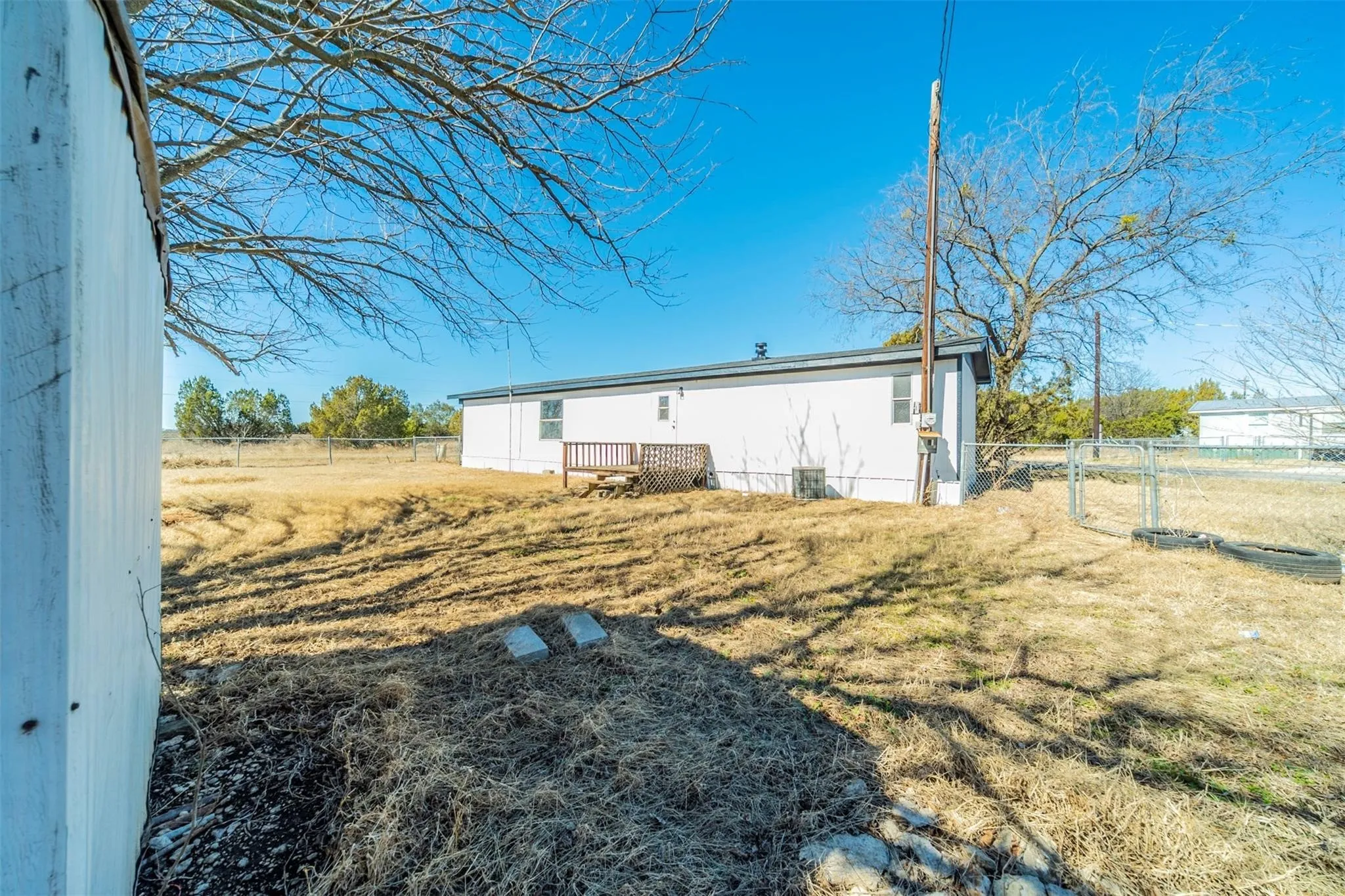 Mobile Home For Rent in Hood County , 4329 Kaywood Drive, Granbury, Texas 76048, 2 Bedroom, 2 Bathroom, Garage spaces, 784 Sqft, built in 1985, mls#21339171, Real Estate Agent in Granbury, Homes For Rent in Hood county, Homes For Rent in Granbury, Realtor in Granbury Texas, Real Estate Brokerage Independent Realty Texas, Luminita Cordes Realtor