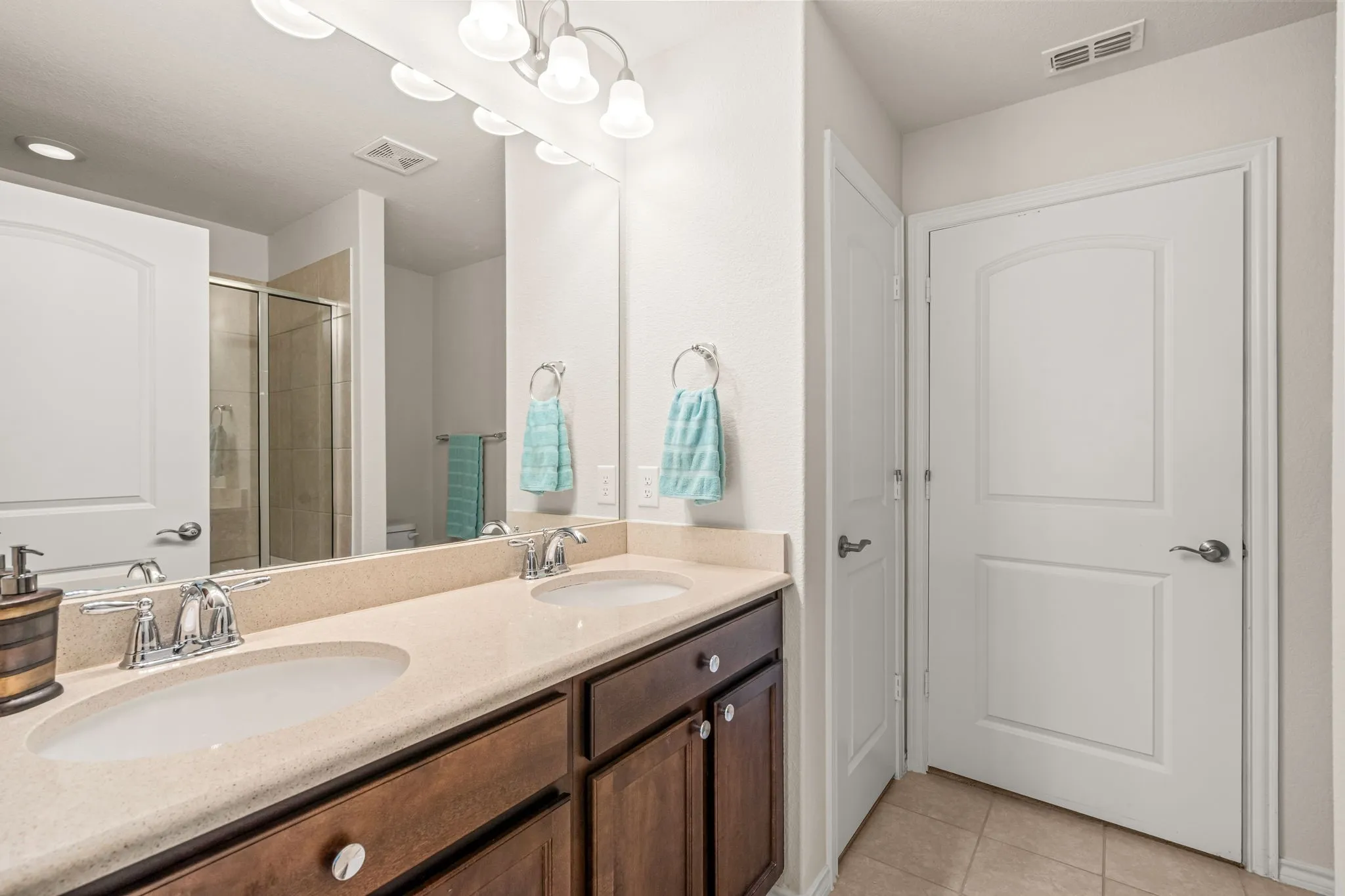 Single Family Residence For Sale in Collin County , 9121 Tranquil Trail, Mc Kinney, Texas 75071, 2 Bedroom, 2 Bathroom, 2 Garage spaces, 1,445 Sqft, built in 2019, mls#21333666, Real Estate Agent in Mc Kinney, Homes For Sale in Collin county, Homes For Sale in Mc Kinney, Realtor in Mc Kinney Texas, Real Estate Brokerage Independent Realty Texas, Luminita Cordes Realtor