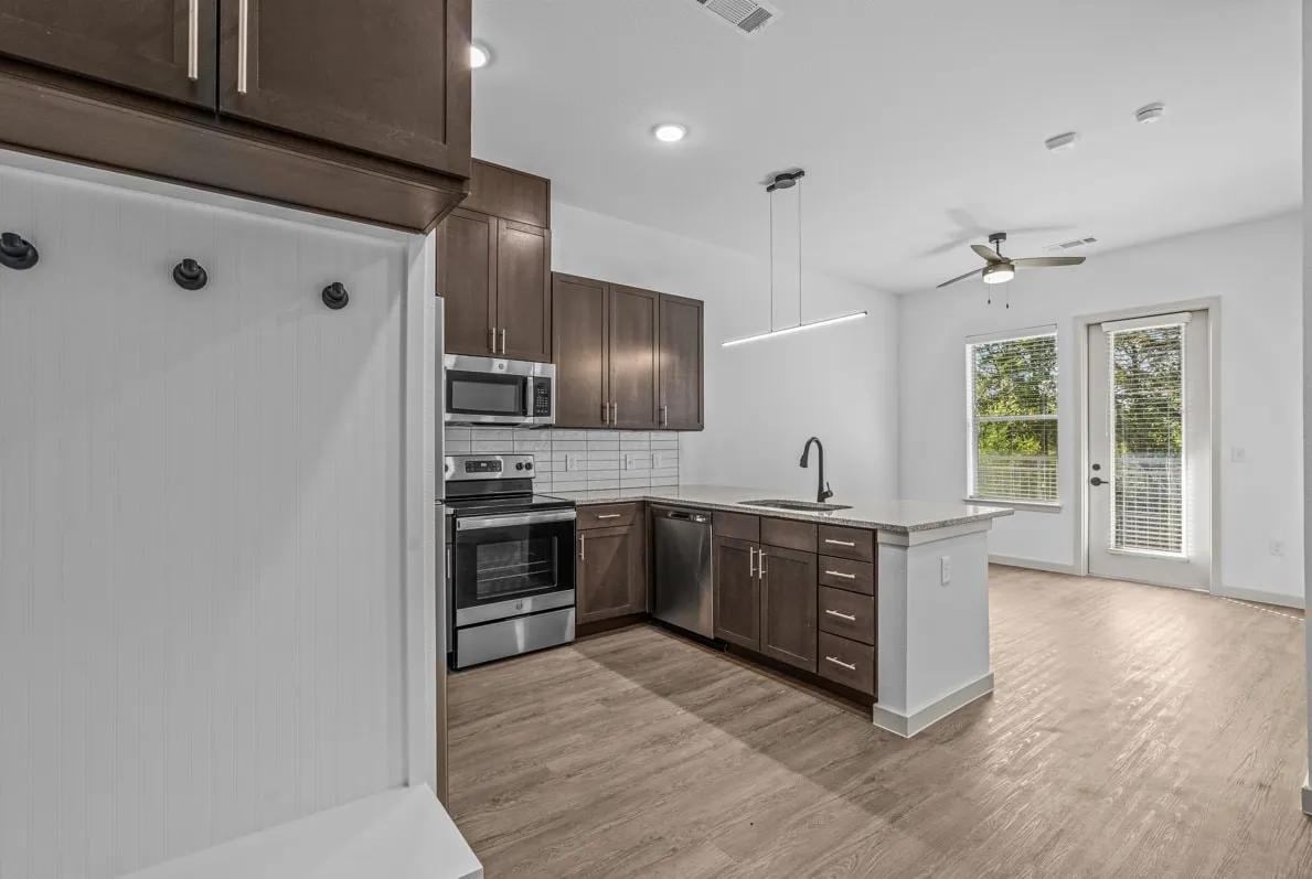 Apartment For Rent in Tarrant County , 3120 E Park Row Drive 2209, Arlington, Texas 76010, 1 Bedroom, 1 Bathroom, Garage spaces, 640 Sqft, built in 2022, mls#21339863, Real Estate Agent in Arlington, Homes For Rent in Tarrant county, Homes For Rent in Arlington, Realtor in Arlington Texas, Real Estate Brokerage Independent Realty Texas, Luminita Cordes Realtor