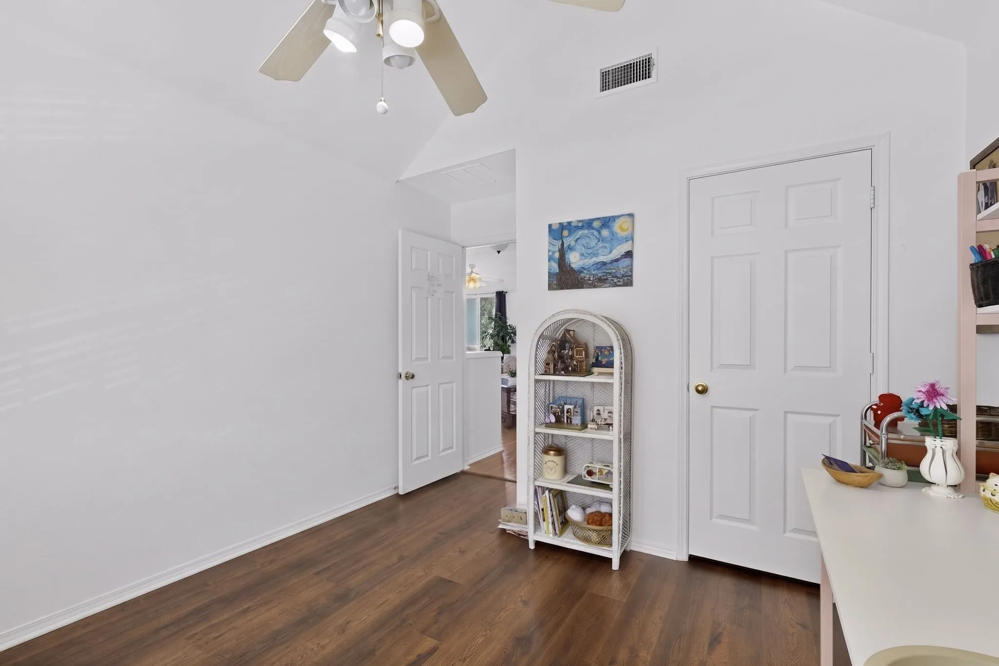 Single Family Residence For Sale in Collin County , 6651 Canterbury Drive, Frisco, Texas 75035, 5 Bedroom, 3 Bathroom, 2 Garage spaces, 2,672 Sqft, built in 2000, mls#21337505, Real Estate Agent in Frisco, Homes For Sale in Collin county, Homes For Sale in Frisco, Realtor in Frisco Texas, Real Estate Brokerage Independent Realty Texas, Luminita Cordes Realtor