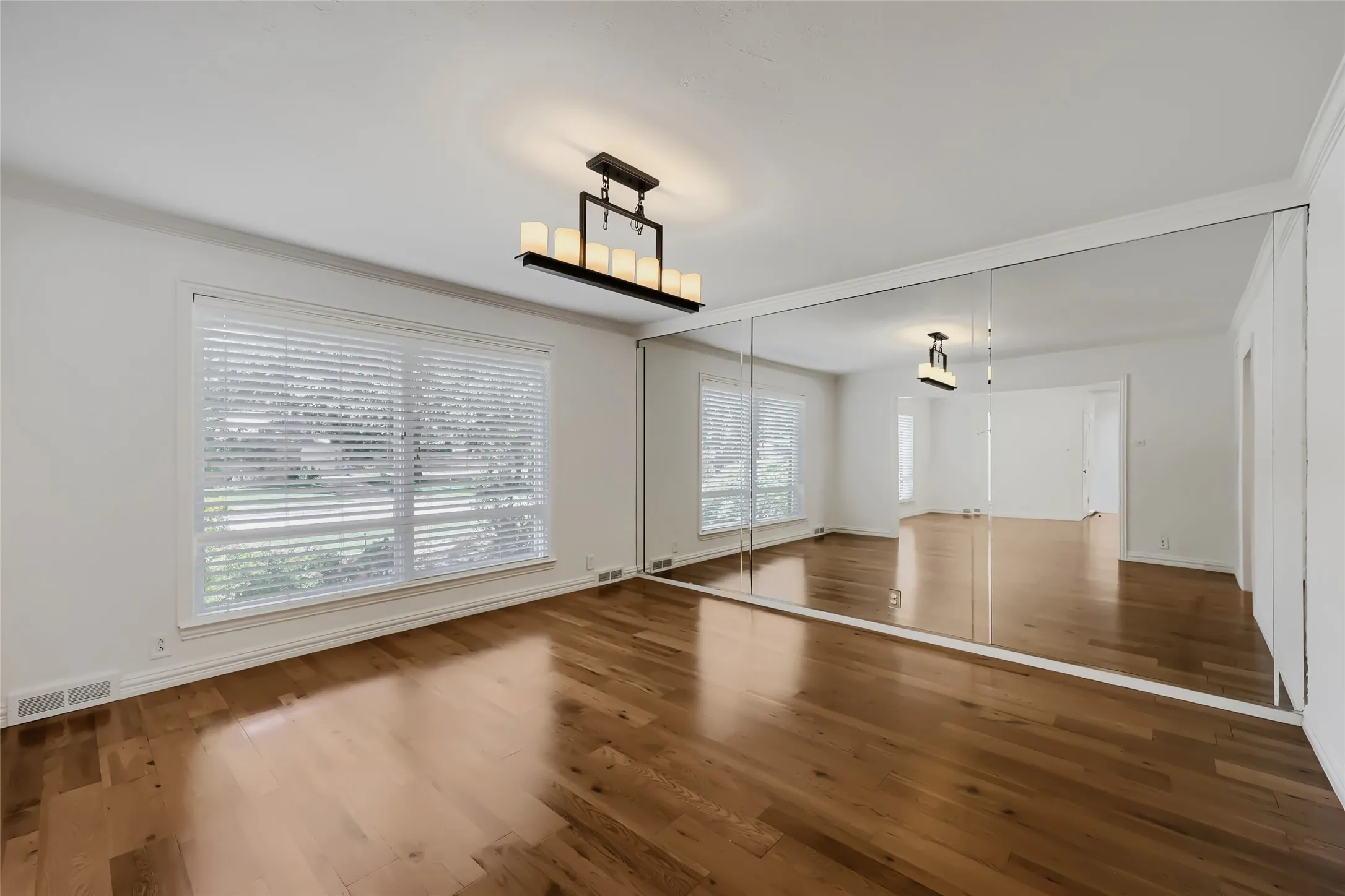 Single Family Residence For Sale in Dallas County , 11608 Sonnet Drive, Dallas, Texas 75229, 3 Bedroom, 3 Bathroom, 2 Garage spaces, 2,752 Sqft, built in 1959, mls#21180981, Real Estate Agent in Dallas, Homes For Sale in Dallas county, Homes For Sale in Dallas, Realtor in Dallas Texas, Real Estate Brokerage Independent Realty Texas, Luminita Cordes Realtor