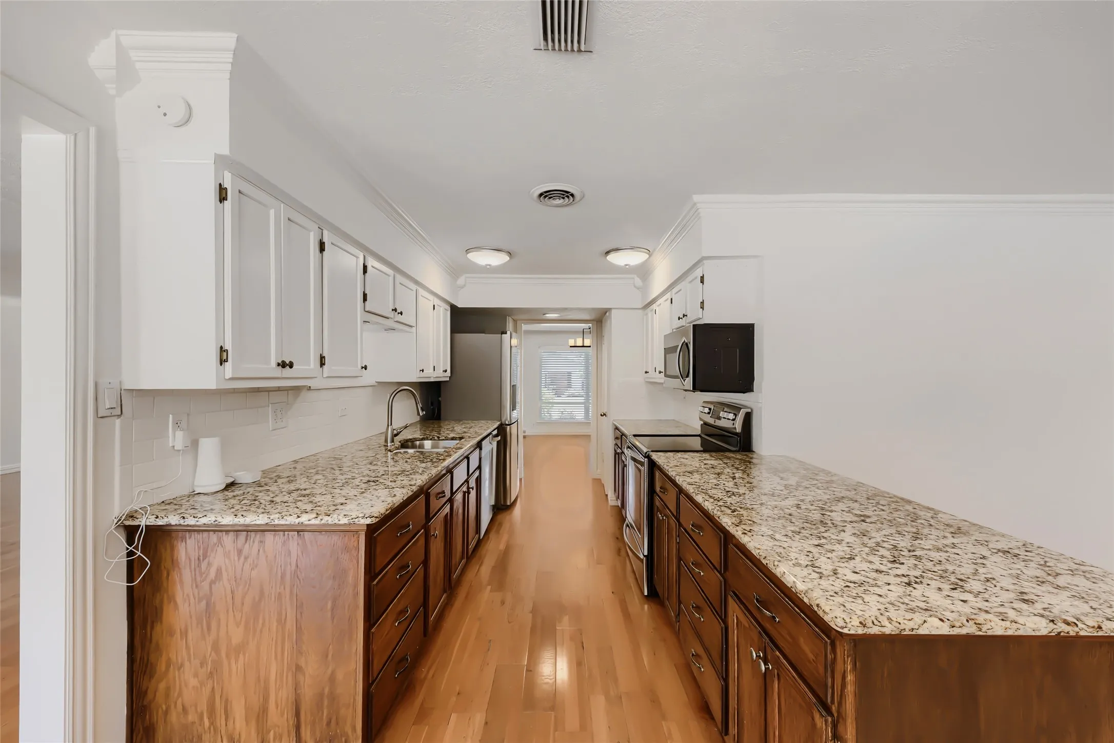Single Family Residence For Sale in Dallas County , 11608 Sonnet Drive, Dallas, Texas 75229, 3 Bedroom, 3 Bathroom, 2 Garage spaces, 2,752 Sqft, built in 1959, mls#21180981, Real Estate Agent in Dallas, Homes For Sale in Dallas county, Homes For Sale in Dallas, Realtor in Dallas Texas, Real Estate Brokerage Independent Realty Texas, Luminita Cordes Realtor