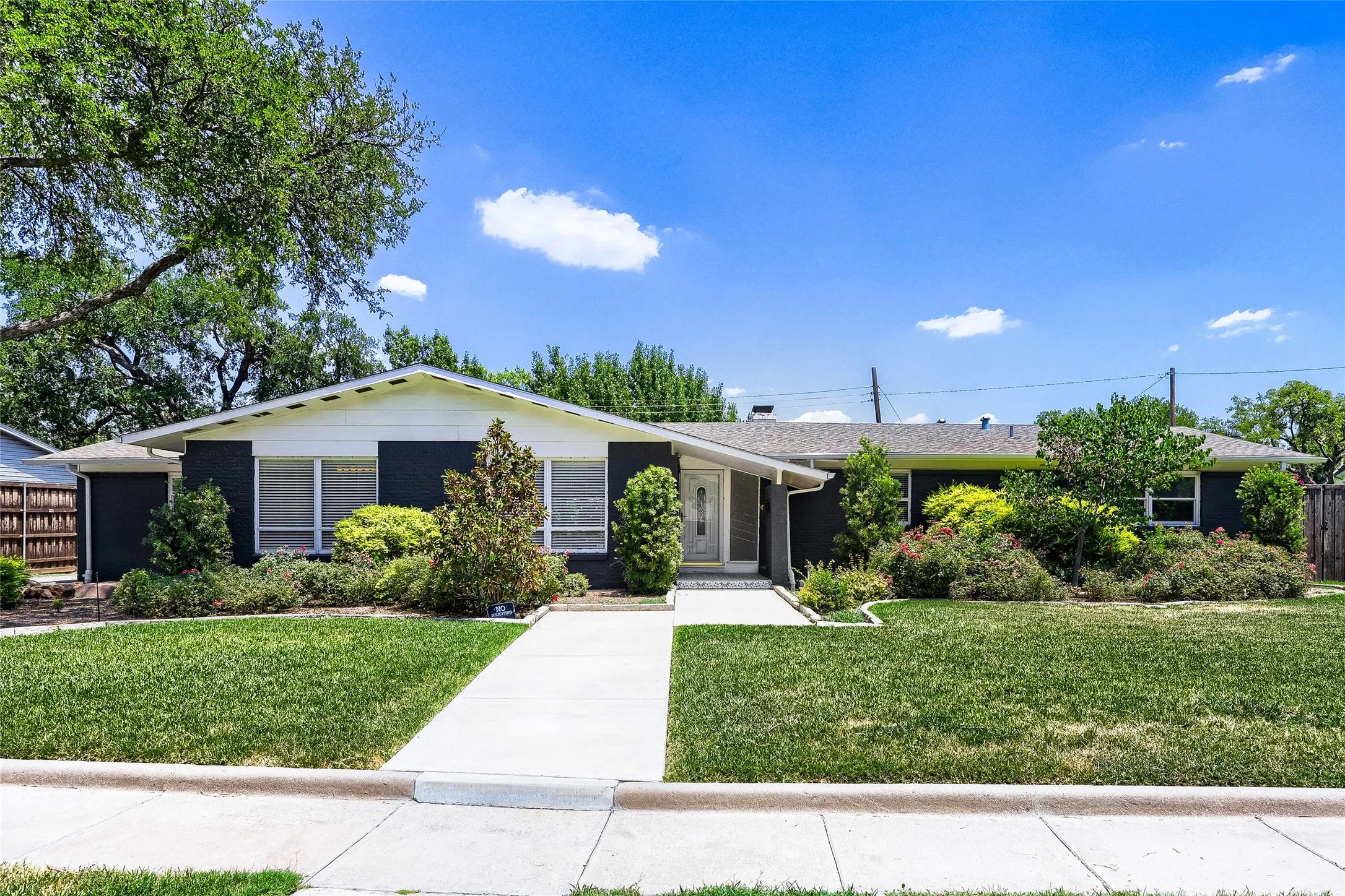 Single Family Residence For Sale in Dallas County , 11608 Sonnet Drive, Dallas, Texas 75229, 3 Bedroom, 3 Bathroom, 2 Garage spaces, 2,752 Sqft, built in 1959, mls#21180981, Real Estate Agent in Dallas, Homes For Sale in Dallas county, Homes For Sale in Dallas, Realtor in Dallas Texas, Real Estate Brokerage Independent Realty Texas, Luminita Cordes Realtor