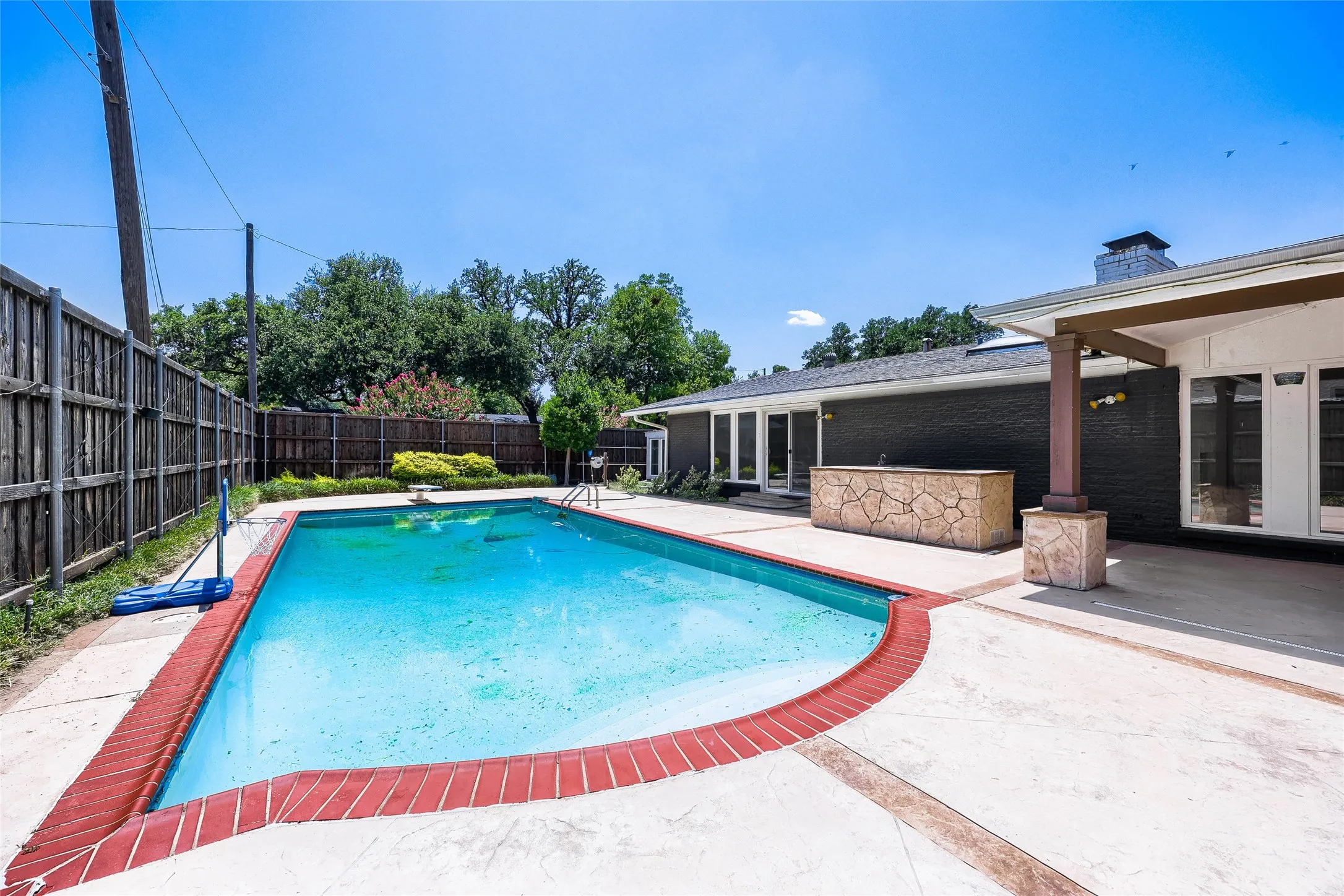 Single Family Residence For Sale in Dallas County , 11608 Sonnet Drive, Dallas, Texas 75229, 3 Bedroom, 3 Bathroom, 2 Garage spaces, 2,752 Sqft, built in 1959, mls#21180981, Real Estate Agent in Dallas, Homes For Sale in Dallas county, Homes For Sale in Dallas, Realtor in Dallas Texas, Real Estate Brokerage Independent Realty Texas, Luminita Cordes Realtor