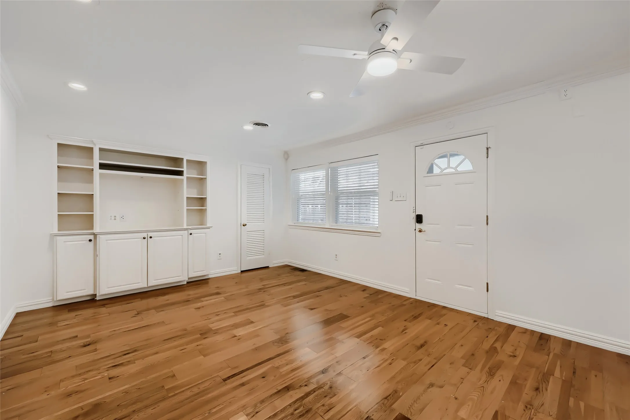 Single Family Residence For Sale in Dallas County , 11608 Sonnet Drive, Dallas, Texas 75229, 3 Bedroom, 3 Bathroom, 2 Garage spaces, 2,752 Sqft, built in 1959, mls#21180981, Real Estate Agent in Dallas, Homes For Sale in Dallas county, Homes For Sale in Dallas, Realtor in Dallas Texas, Real Estate Brokerage Independent Realty Texas, Luminita Cordes Realtor