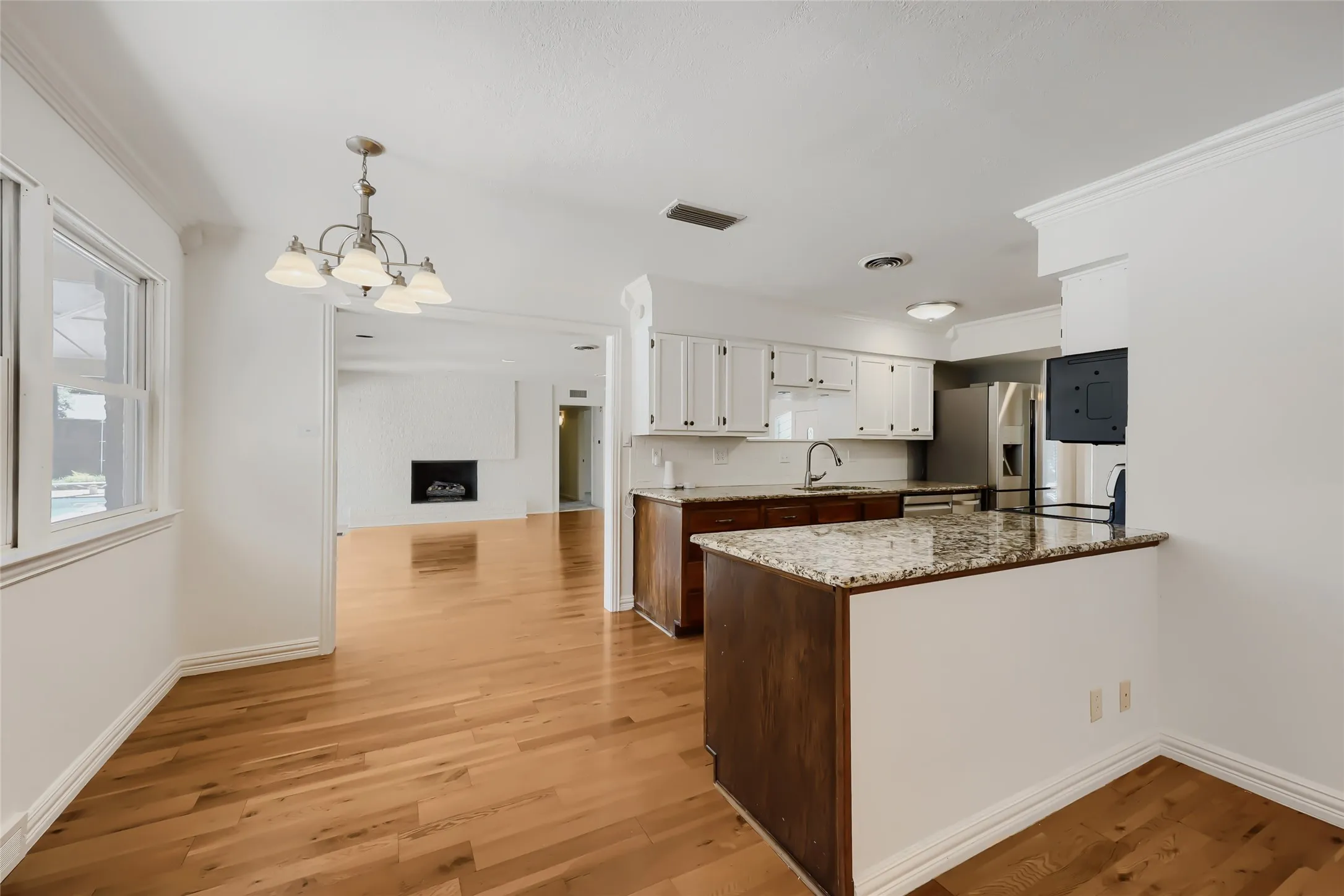 Single Family Residence For Sale in Dallas County , 11608 Sonnet Drive, Dallas, Texas 75229, 3 Bedroom, 3 Bathroom, 2 Garage spaces, 2,752 Sqft, built in 1959, mls#21180981, Real Estate Agent in Dallas, Homes For Sale in Dallas county, Homes For Sale in Dallas, Realtor in Dallas Texas, Real Estate Brokerage Independent Realty Texas, Luminita Cordes Realtor