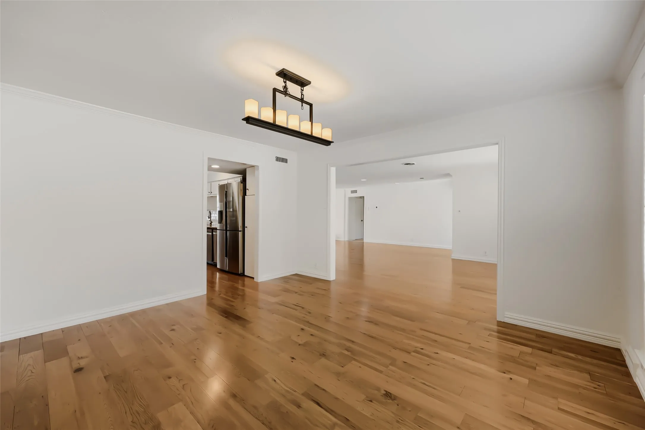 Single Family Residence For Sale in Dallas County , 11608 Sonnet Drive, Dallas, Texas 75229, 3 Bedroom, 3 Bathroom, 2 Garage spaces, 2,752 Sqft, built in 1959, mls#21180981, Real Estate Agent in Dallas, Homes For Sale in Dallas county, Homes For Sale in Dallas, Realtor in Dallas Texas, Real Estate Brokerage Independent Realty Texas, Luminita Cordes Realtor
