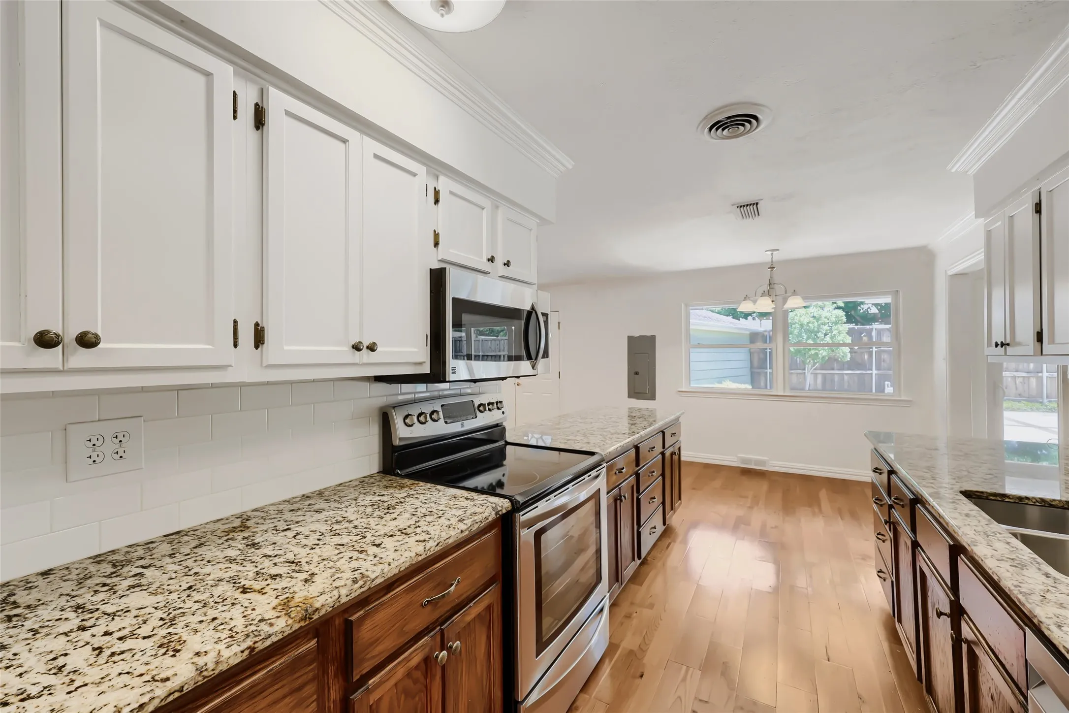 Single Family Residence For Sale in Dallas County , 11608 Sonnet Drive, Dallas, Texas 75229, 3 Bedroom, 3 Bathroom, 2 Garage spaces, 2,752 Sqft, built in 1959, mls#21180981, Real Estate Agent in Dallas, Homes For Sale in Dallas county, Homes For Sale in Dallas, Realtor in Dallas Texas, Real Estate Brokerage Independent Realty Texas, Luminita Cordes Realtor