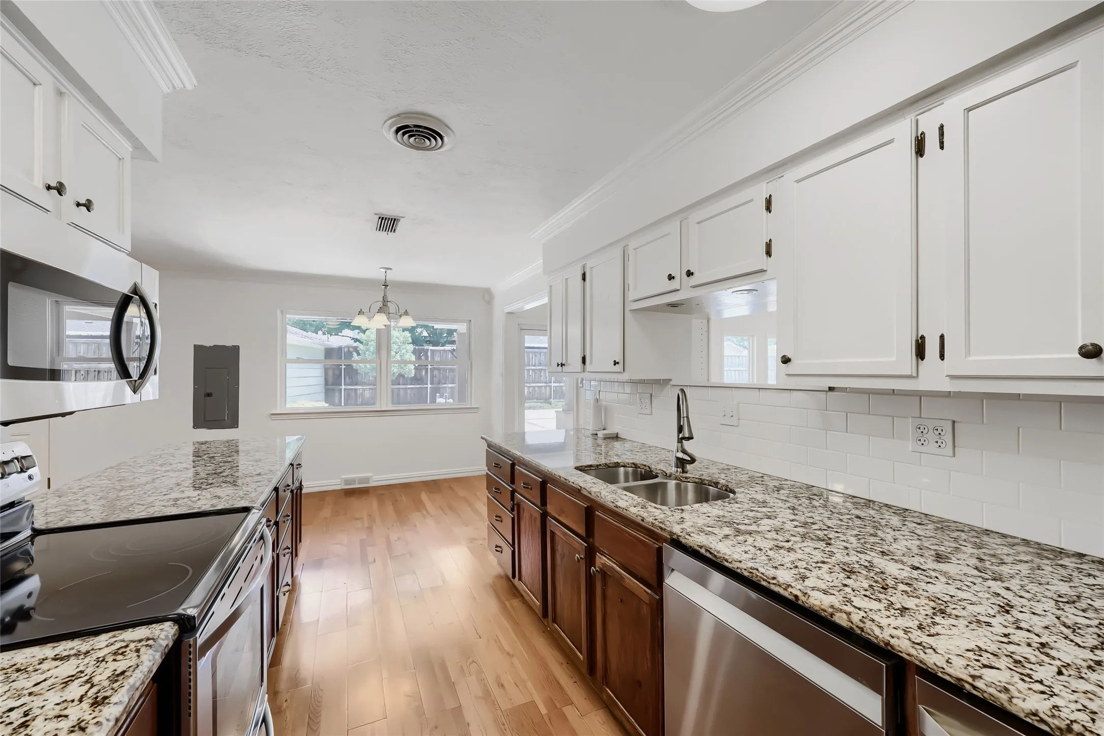 Single Family Residence For Sale in Dallas County , 11608 Sonnet Drive, Dallas, Texas 75229, 3 Bedroom, 3 Bathroom, 2 Garage spaces, 2,752 Sqft, built in 1959, mls#21180981, Real Estate Agent in Dallas, Homes For Sale in Dallas county, Homes For Sale in Dallas, Realtor in Dallas Texas, Real Estate Brokerage Independent Realty Texas, Luminita Cordes Realtor