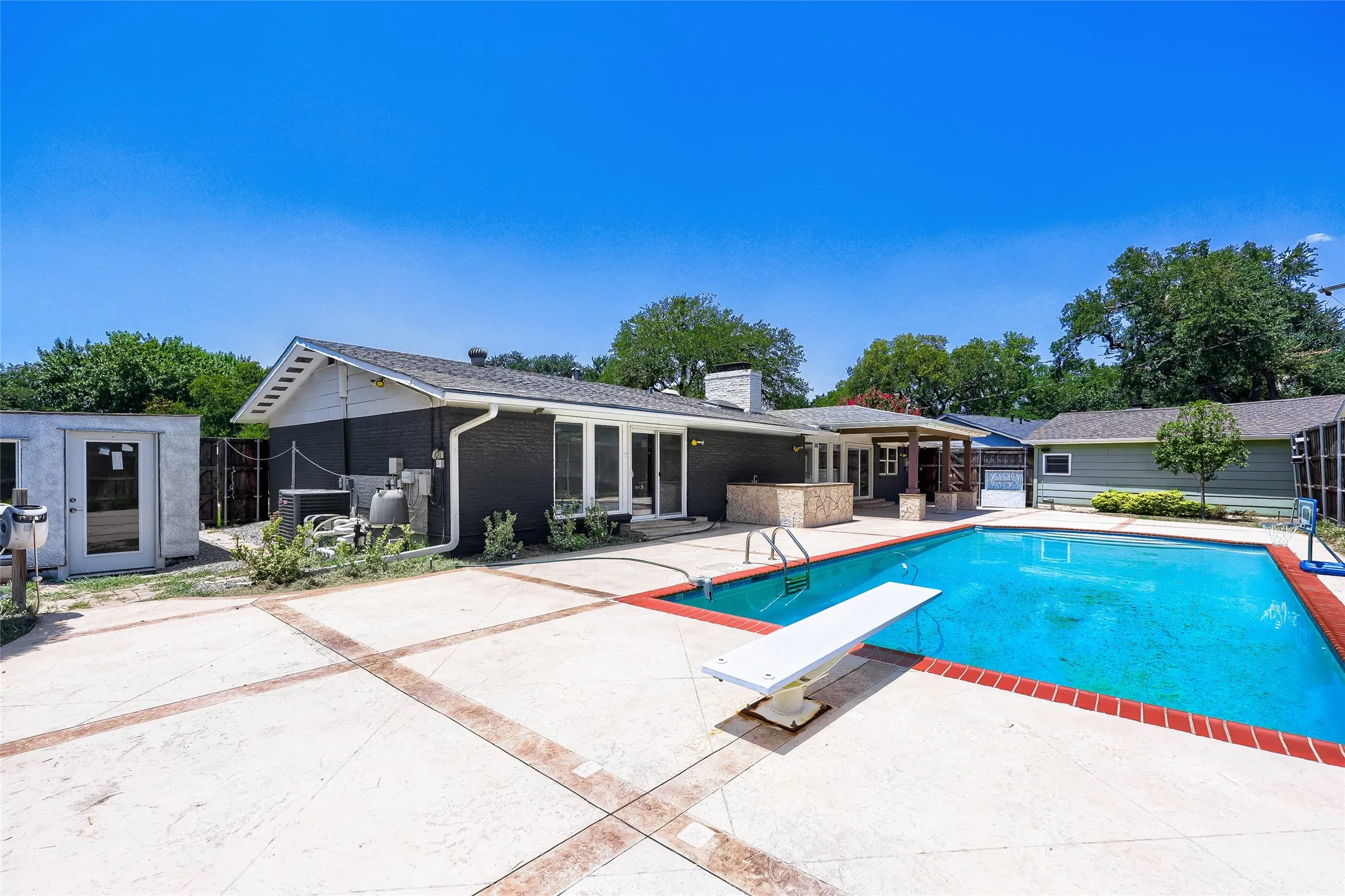 Single Family Residence For Sale in Dallas County , 11608 Sonnet Drive, Dallas, Texas 75229, 3 Bedroom, 3 Bathroom, 2 Garage spaces, 2,752 Sqft, built in 1959, mls#21180981, Real Estate Agent in Dallas, Homes For Sale in Dallas county, Homes For Sale in Dallas, Realtor in Dallas Texas, Real Estate Brokerage Independent Realty Texas, Luminita Cordes Realtor