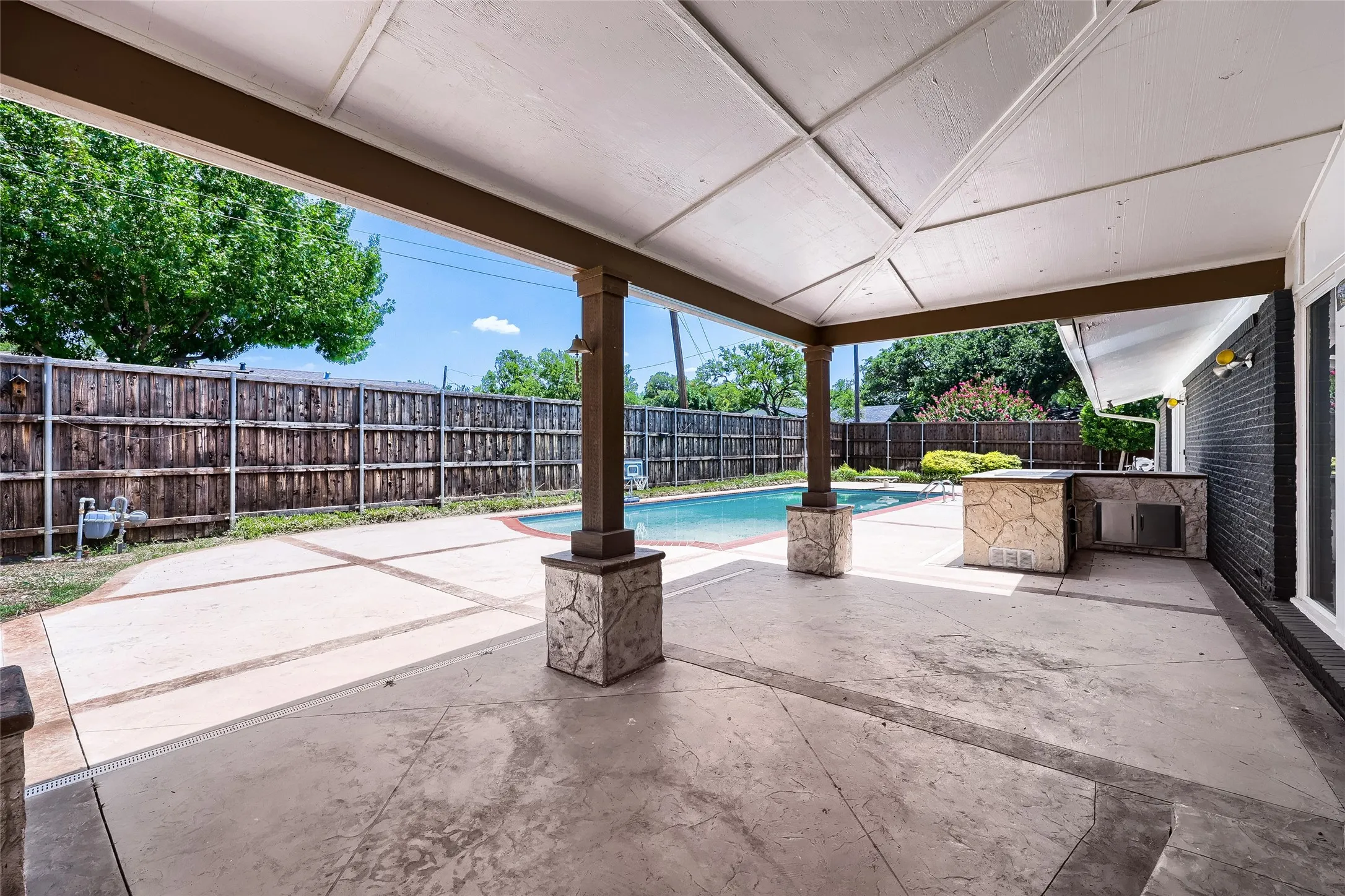Single Family Residence For Sale in Dallas County , 11608 Sonnet Drive, Dallas, Texas 75229, 3 Bedroom, 3 Bathroom, 2 Garage spaces, 2,752 Sqft, built in 1959, mls#21180981, Real Estate Agent in Dallas, Homes For Sale in Dallas county, Homes For Sale in Dallas, Realtor in Dallas Texas, Real Estate Brokerage Independent Realty Texas, Luminita Cordes Realtor