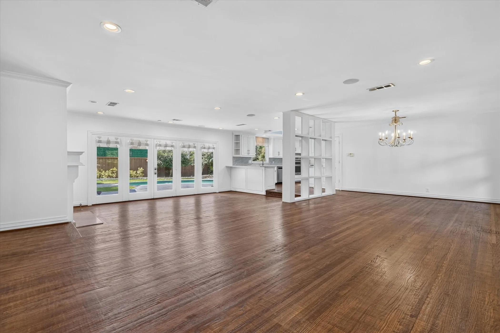 Single Family Residence For Rent in Dallas County , 5804 Norway Road, Dallas, Texas 75230, 3 Bedroom, 3 Bathroom, 2 Garage spaces, 2,709 Sqft, built in 1954, mls#21338802, Real Estate Agent in Dallas, Homes For Rent in Dallas county, Homes For Rent in Dallas, Realtor in Dallas Texas, Real Estate Brokerage Independent Realty Texas, Luminita Cordes Realtor