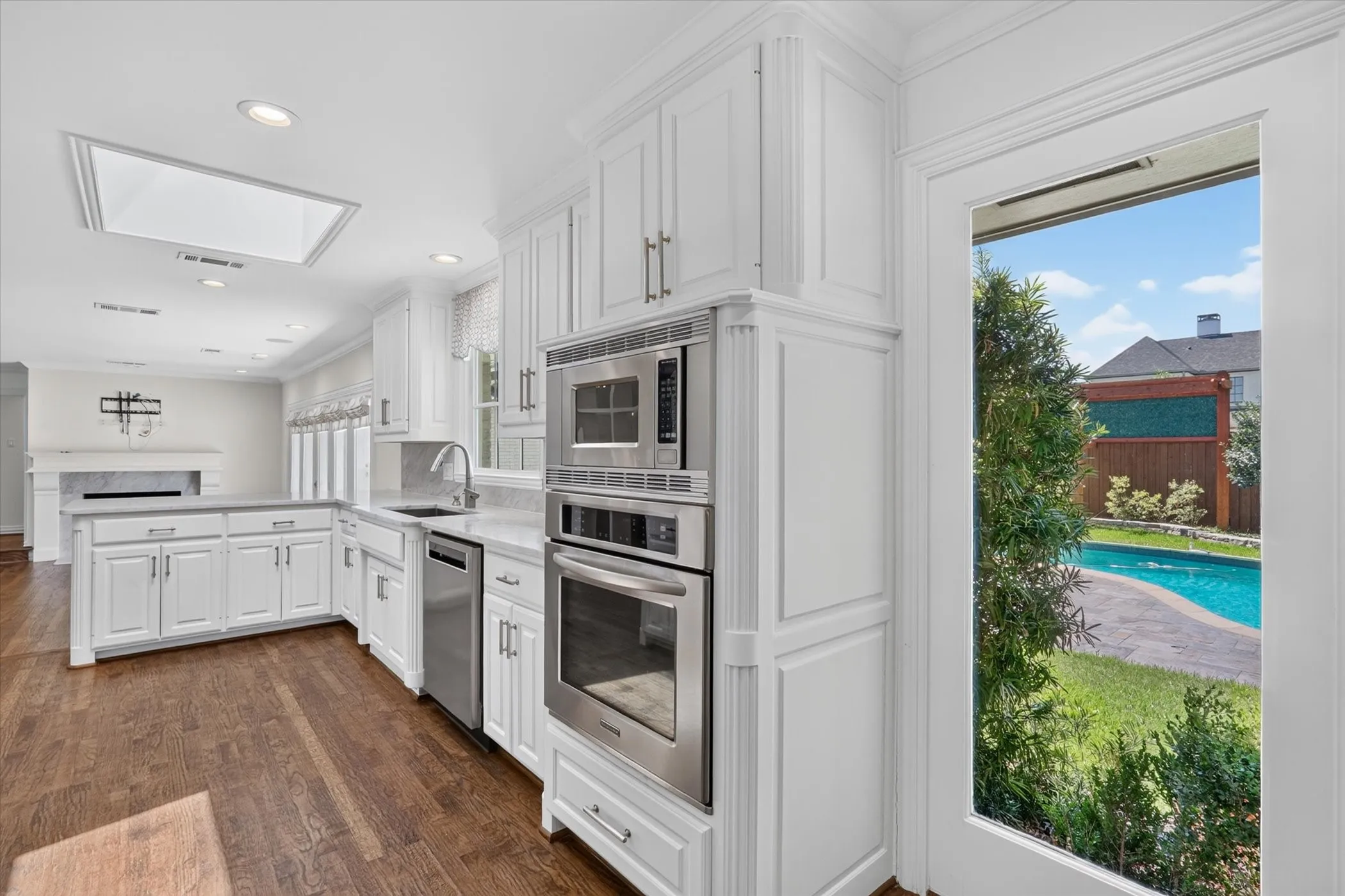 Single Family Residence For Rent in Dallas County , 5804 Norway Road, Dallas, Texas 75230, 3 Bedroom, 3 Bathroom, 2 Garage spaces, 2,709 Sqft, built in 1954, mls#21338802, Real Estate Agent in Dallas, Homes For Rent in Dallas county, Homes For Rent in Dallas, Realtor in Dallas Texas, Real Estate Brokerage Independent Realty Texas, Luminita Cordes Realtor