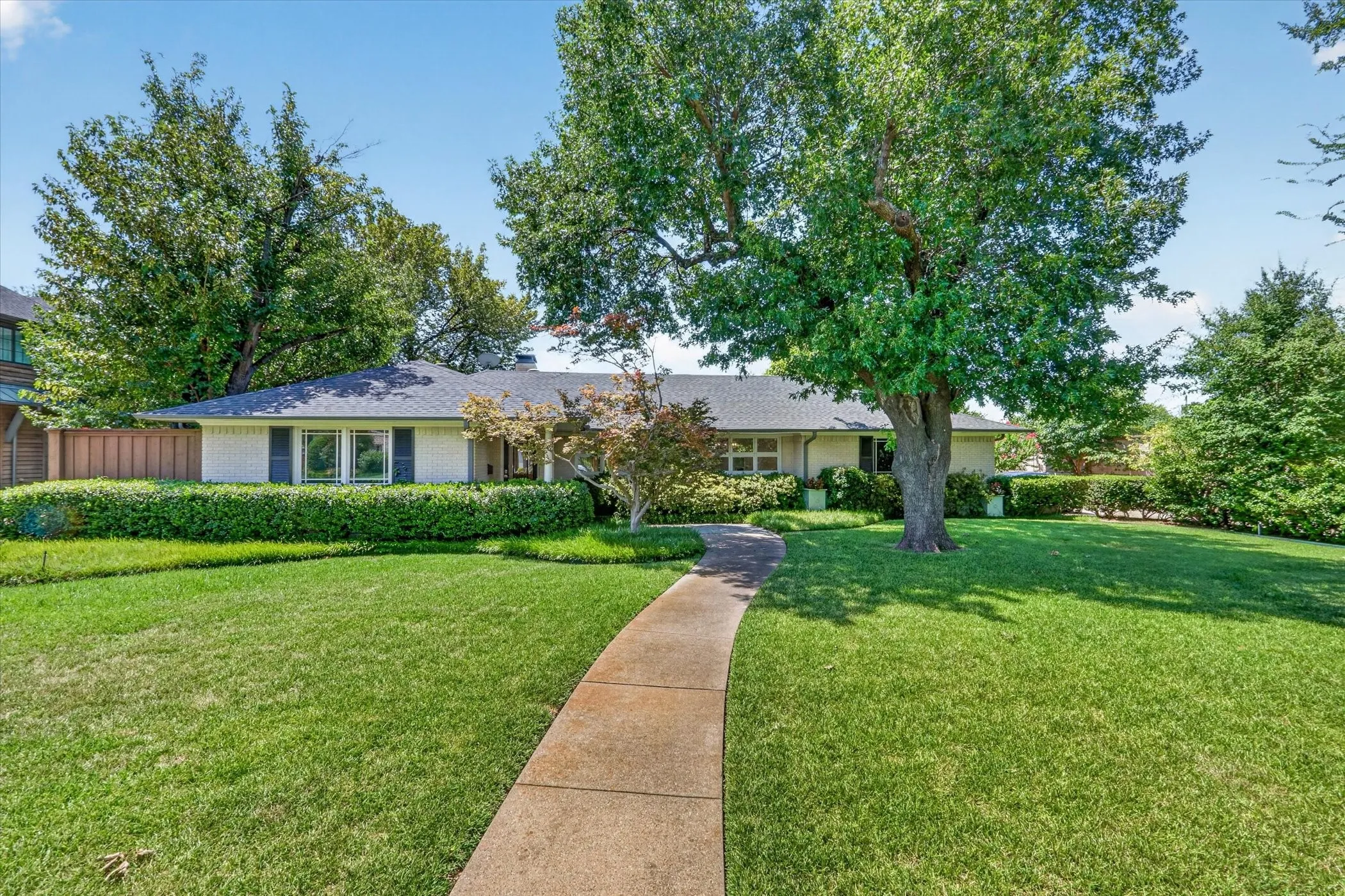 Single Family Residence For Rent in Dallas County , 5804 Norway Road, Dallas, Texas 75230, 3 Bedroom, 3 Bathroom, 2 Garage spaces, 2,709 Sqft, built in 1954, mls#21338802, Real Estate Agent in Dallas, Homes For Rent in Dallas county, Homes For Rent in Dallas, Realtor in Dallas Texas, Real Estate Brokerage Independent Realty Texas, Luminita Cordes Realtor