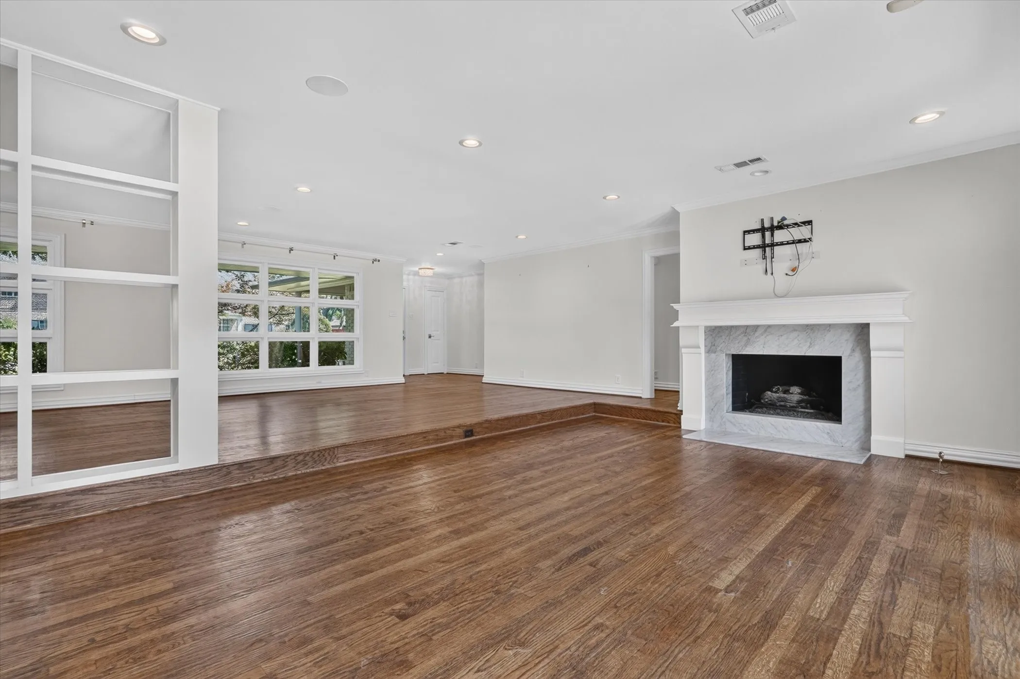 Single Family Residence For Rent in Dallas County , 5804 Norway Road, Dallas, Texas 75230, 3 Bedroom, 3 Bathroom, 2 Garage spaces, 2,709 Sqft, built in 1954, mls#21338802, Real Estate Agent in Dallas, Homes For Rent in Dallas county, Homes For Rent in Dallas, Realtor in Dallas Texas, Real Estate Brokerage Independent Realty Texas, Luminita Cordes Realtor