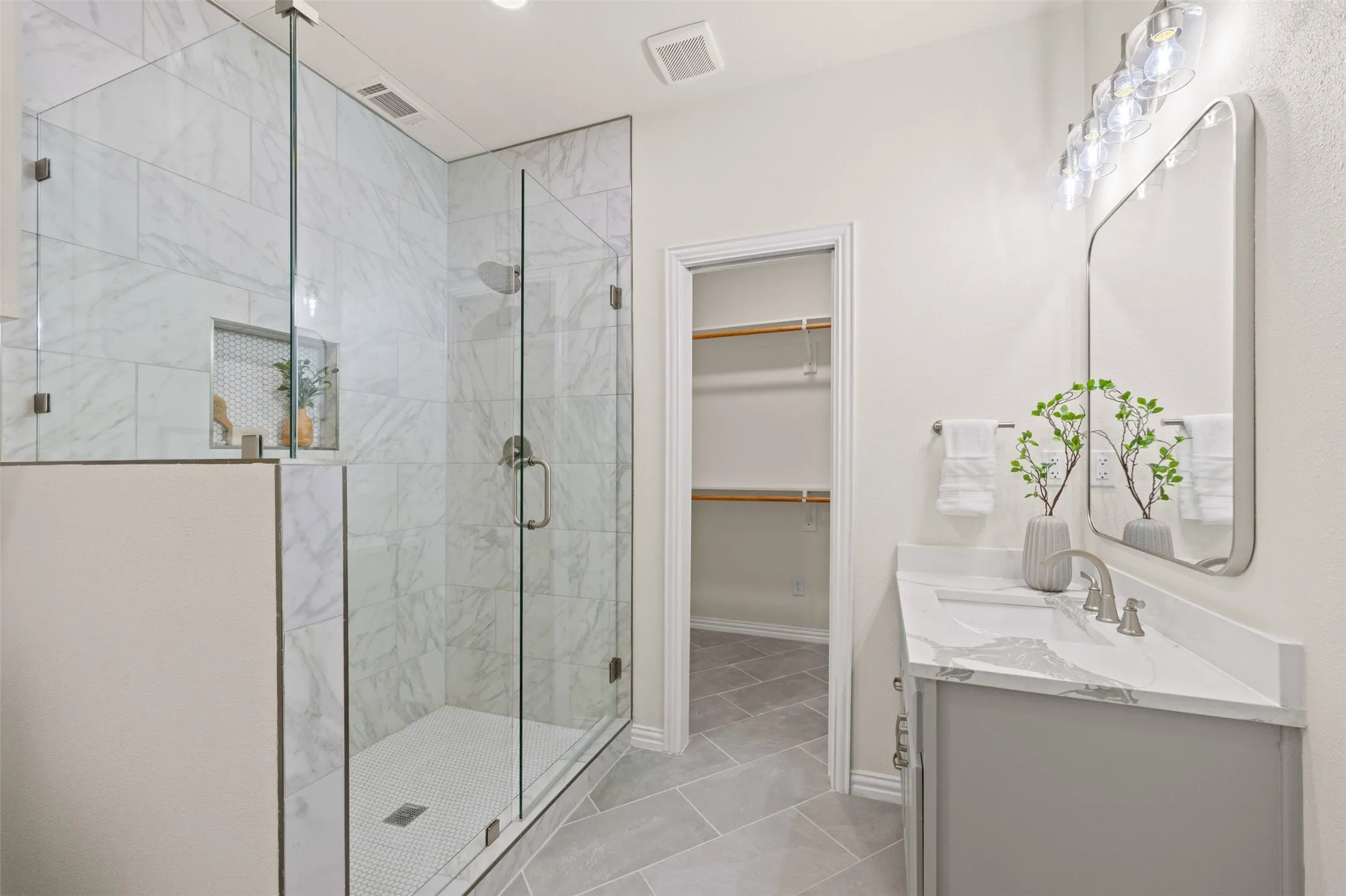 Second Primary bathroom with walk in closet.