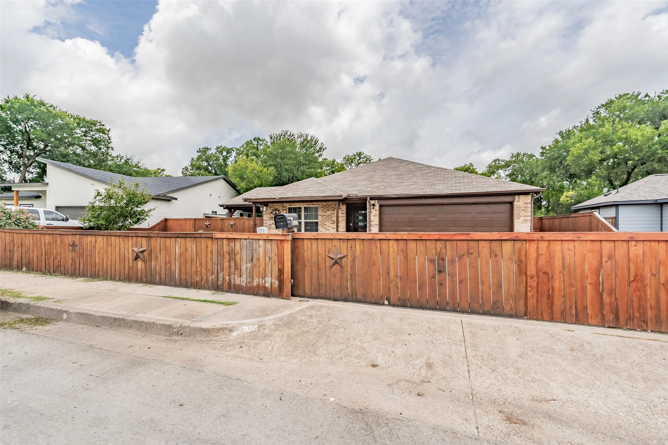 Single Family Residence For Sale in Dallas County , 8015 Leigh Ann Drive, Dallas, Texas 75232, 4 Bedroom, 2 Bathroom, 2 Garage spaces, 1,461 Sqft, built in 2008, mls#21339009, Real Estate Agent in Dallas, Homes For Sale in Dallas county, Homes For Sale in Dallas, Realtor in Dallas Texas, Real Estate Brokerage Independent Realty Texas, Luminita Cordes Realtor