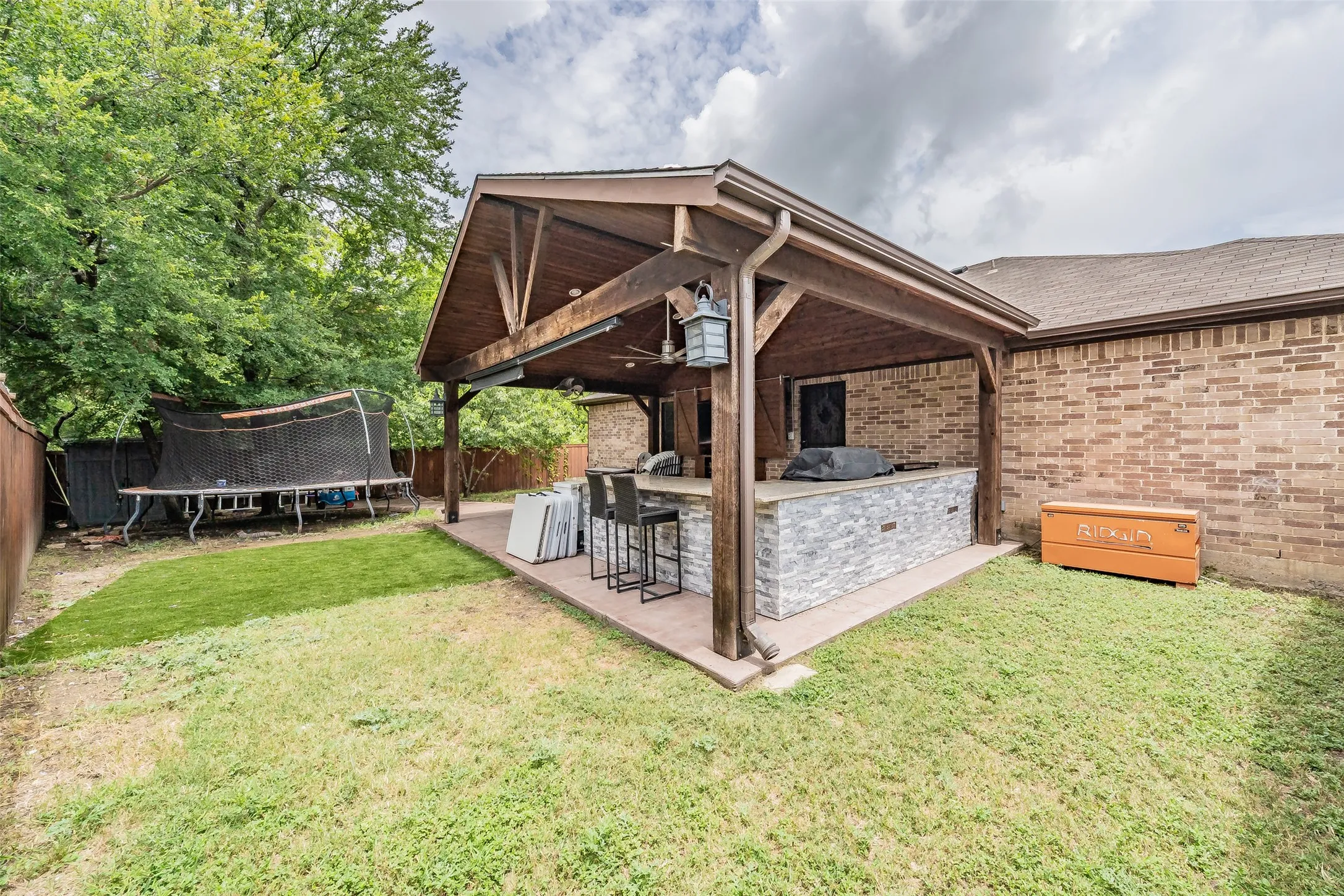 Single Family Residence For Sale in Dallas County , 8015 Leigh Ann Drive, Dallas, Texas 75232, 4 Bedroom, 2 Bathroom, 2 Garage spaces, 1,461 Sqft, built in 2008, mls#21339009, Real Estate Agent in Dallas, Homes For Sale in Dallas county, Homes For Sale in Dallas, Realtor in Dallas Texas, Real Estate Brokerage Independent Realty Texas, Luminita Cordes Realtor