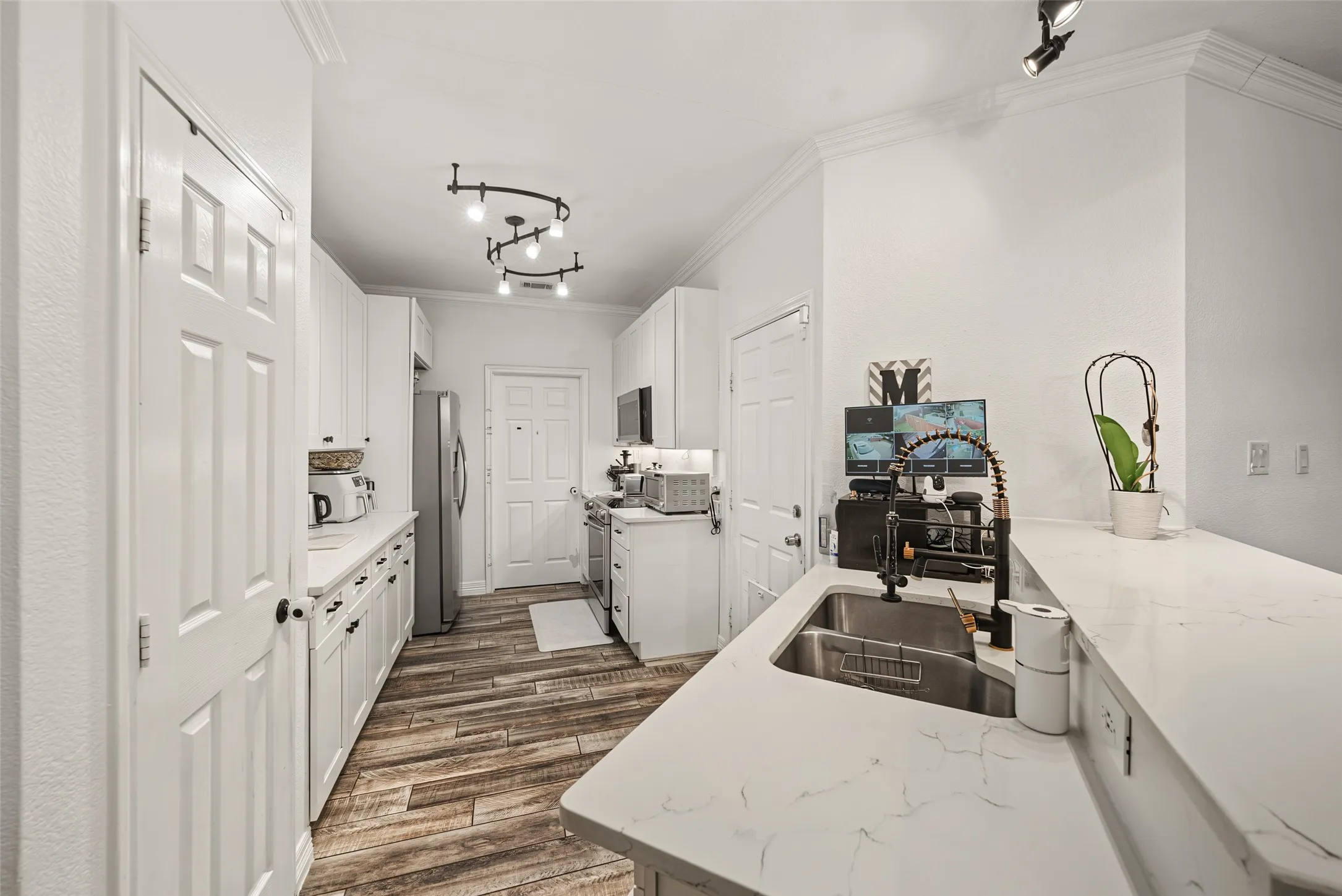 Single Family Residence For Sale in Dallas County , 8015 Leigh Ann Drive, Dallas, Texas 75232, 4 Bedroom, 2 Bathroom, 2 Garage spaces, 1,461 Sqft, built in 2008, mls#21339009, Real Estate Agent in Dallas, Homes For Sale in Dallas county, Homes For Sale in Dallas, Realtor in Dallas Texas, Real Estate Brokerage Independent Realty Texas, Luminita Cordes Realtor