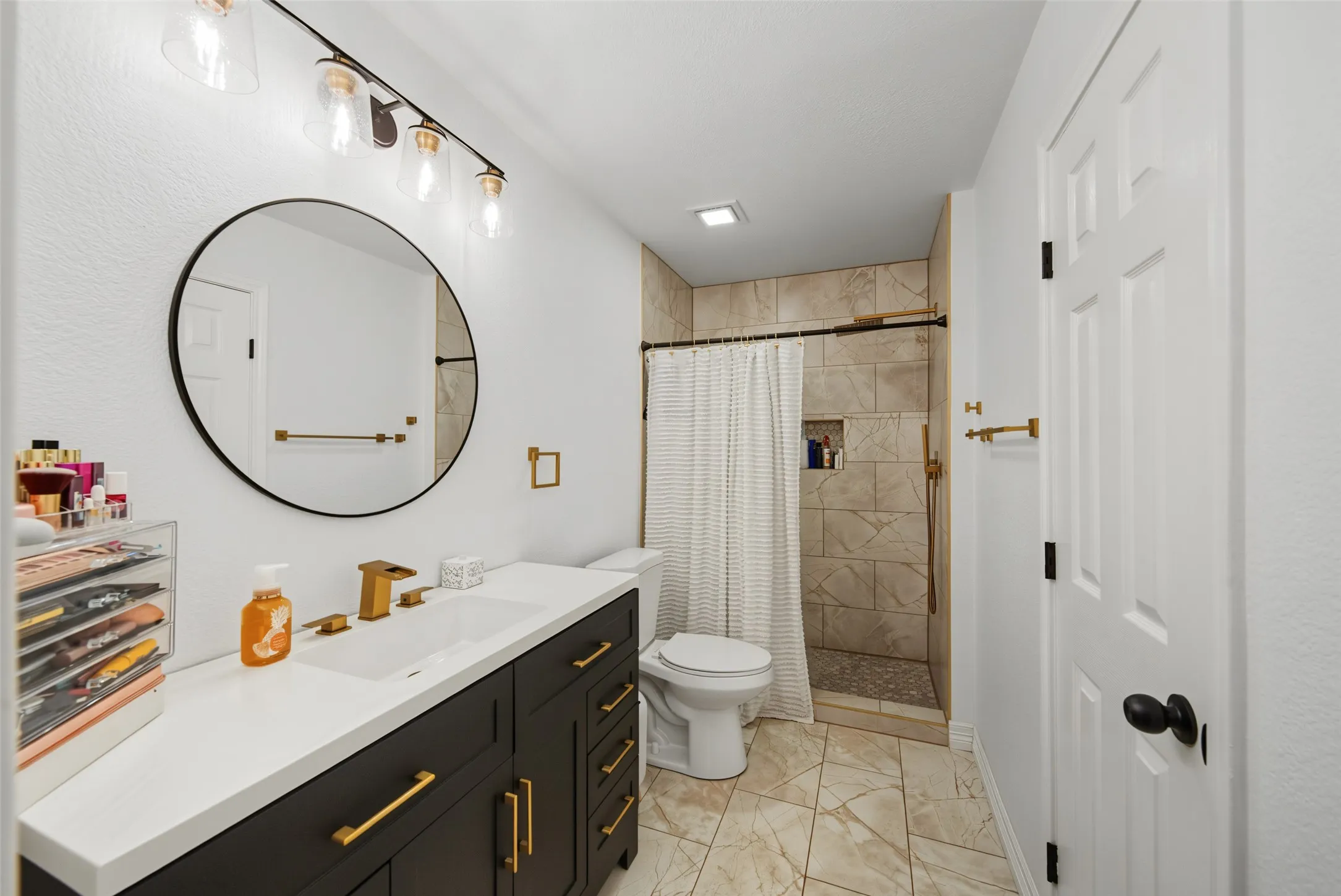 Single Family Residence For Sale in Dallas County , 8015 Leigh Ann Drive, Dallas, Texas 75232, 4 Bedroom, 2 Bathroom, 2 Garage spaces, 1,461 Sqft, built in 2008, mls#21339009, Real Estate Agent in Dallas, Homes For Sale in Dallas county, Homes For Sale in Dallas, Realtor in Dallas Texas, Real Estate Brokerage Independent Realty Texas, Luminita Cordes Realtor