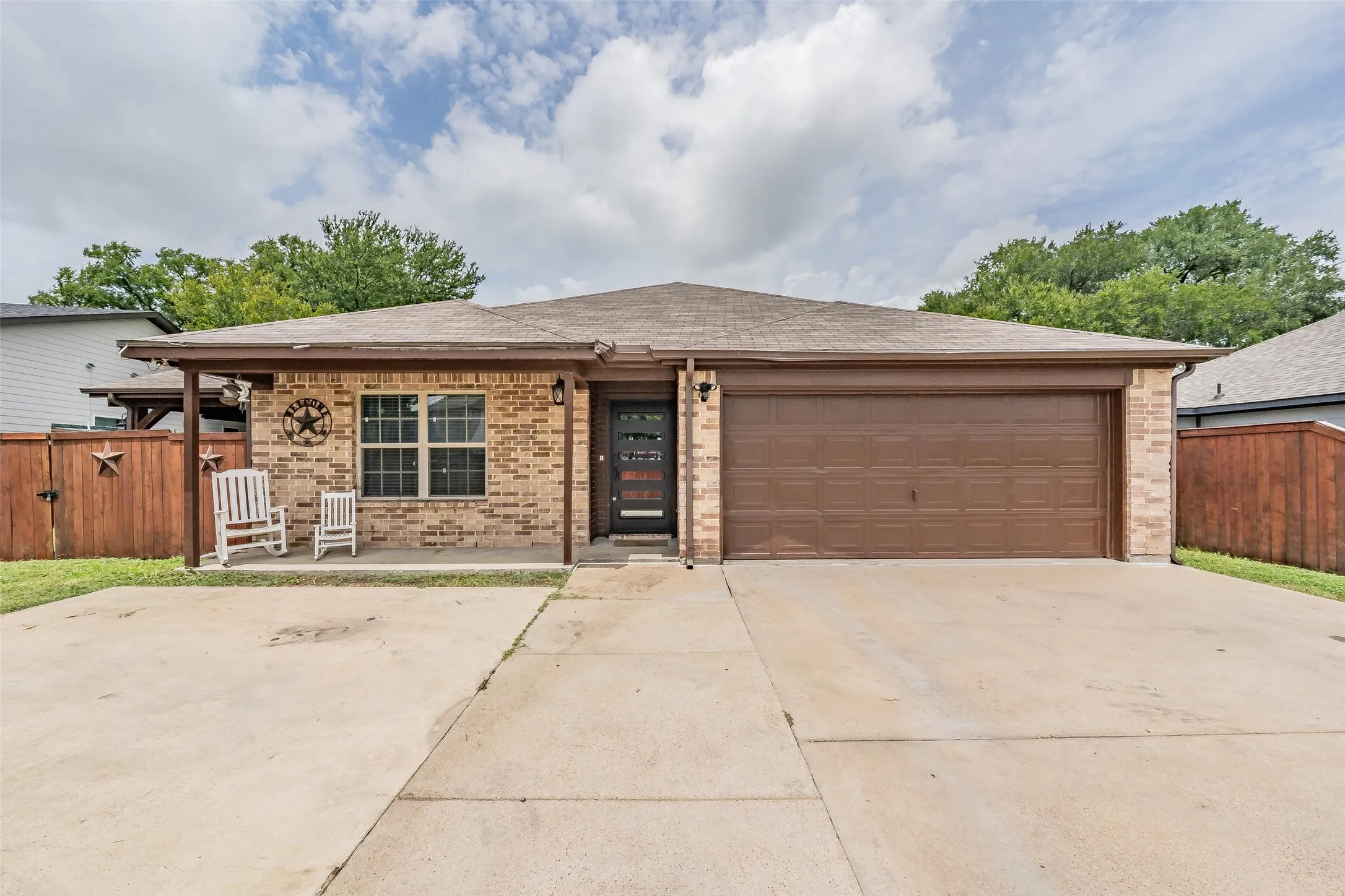 Single Family Residence For Sale in Dallas County , 8015 Leigh Ann Drive, Dallas, Texas 75232, 4 Bedroom, 2 Bathroom, 2 Garage spaces, 1,461 Sqft, built in 2008, mls#21339009, Real Estate Agent in Dallas, Homes For Sale in Dallas county, Homes For Sale in Dallas, Realtor in Dallas Texas, Real Estate Brokerage Independent Realty Texas, Luminita Cordes Realtor