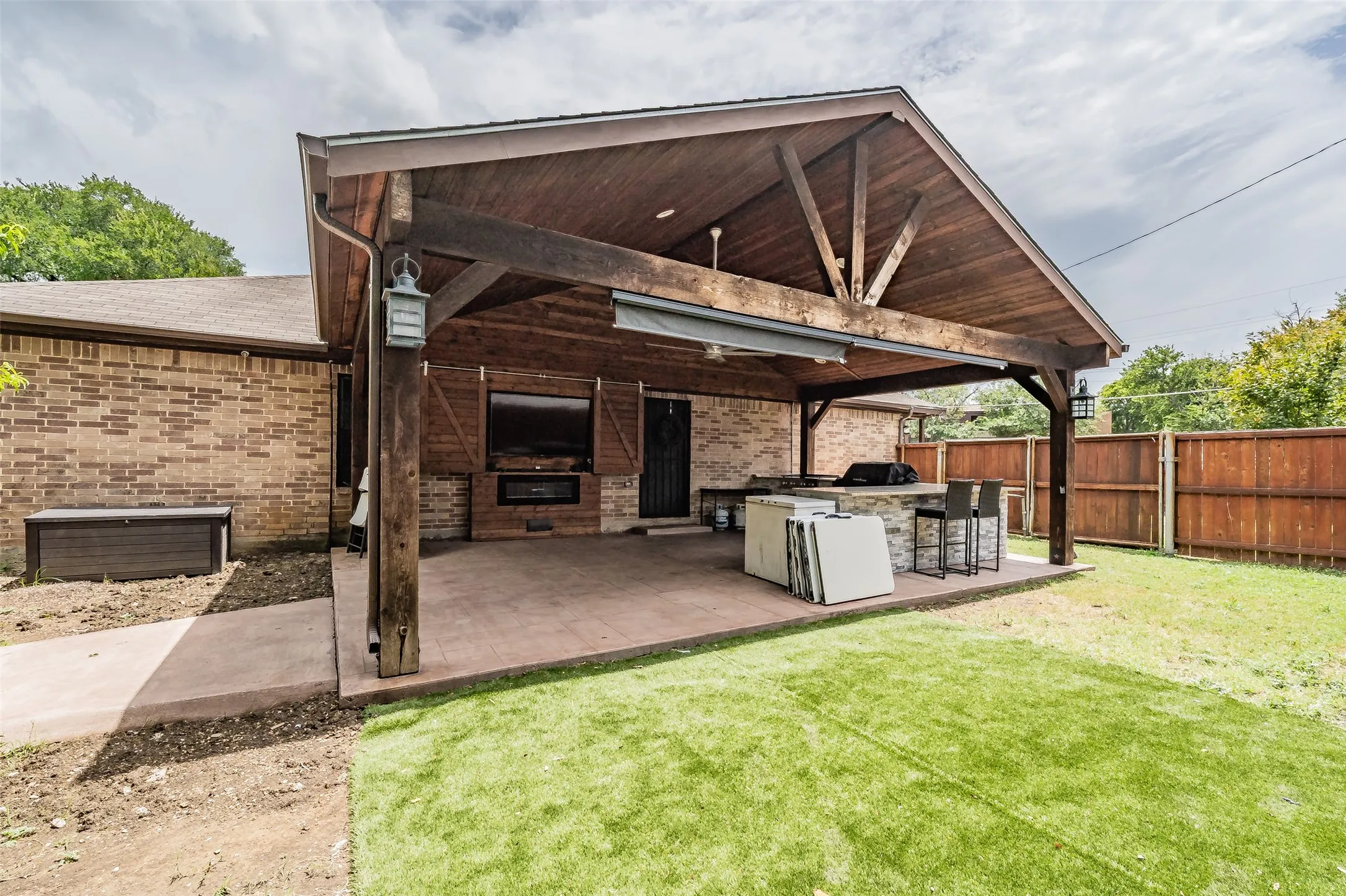 Single Family Residence For Sale in Dallas County , 8015 Leigh Ann Drive, Dallas, Texas 75232, 4 Bedroom, 2 Bathroom, 2 Garage spaces, 1,461 Sqft, built in 2008, mls#21339009, Real Estate Agent in Dallas, Homes For Sale in Dallas county, Homes For Sale in Dallas, Realtor in Dallas Texas, Real Estate Brokerage Independent Realty Texas, Luminita Cordes Realtor