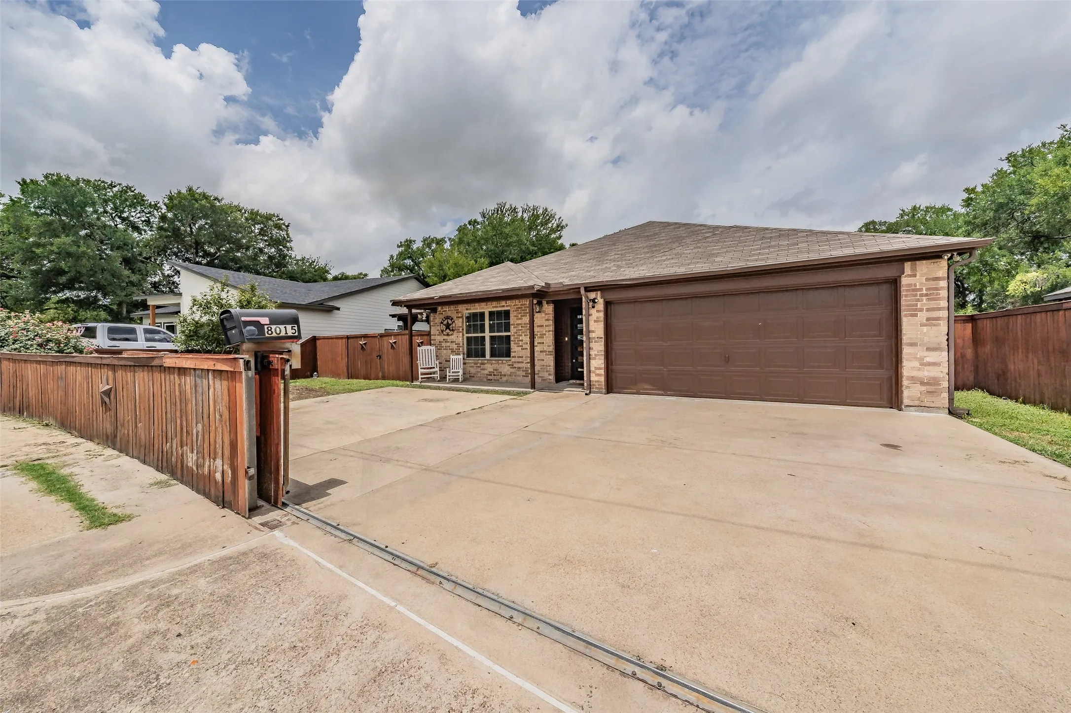 Single Family Residence For Sale in Dallas County , 8015 Leigh Ann Drive, Dallas, Texas 75232, 4 Bedroom, 2 Bathroom, 2 Garage spaces, 1,461 Sqft, built in 2008, mls#21339009, Real Estate Agent in Dallas, Homes For Sale in Dallas county, Homes For Sale in Dallas, Realtor in Dallas Texas, Real Estate Brokerage Independent Realty Texas, Luminita Cordes Realtor