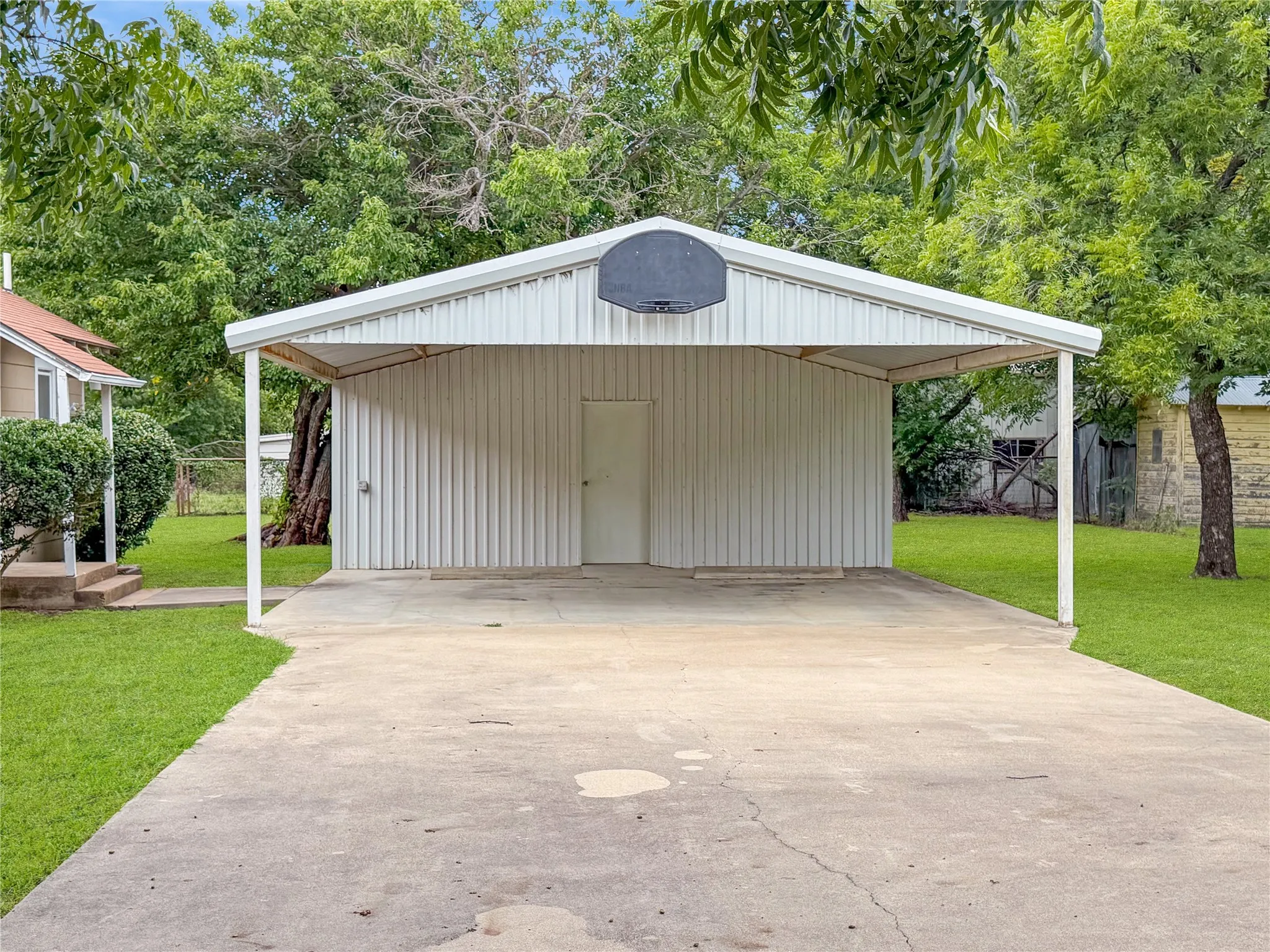 Single Family Residence For Sale in Eastland County , 112 Garvin Street, Eastland, Texas 76448, 3 Bedroom, 2 Bathroom, Garage spaces, 1,352 Sqft, built in 1940, mls#21334231, Real Estate Agent in Eastland, Homes For Sale in Eastland county, Homes For Sale in Eastland, Realtor in Eastland Texas, Real Estate Brokerage Independent Realty Texas, Luminita Cordes Realtor